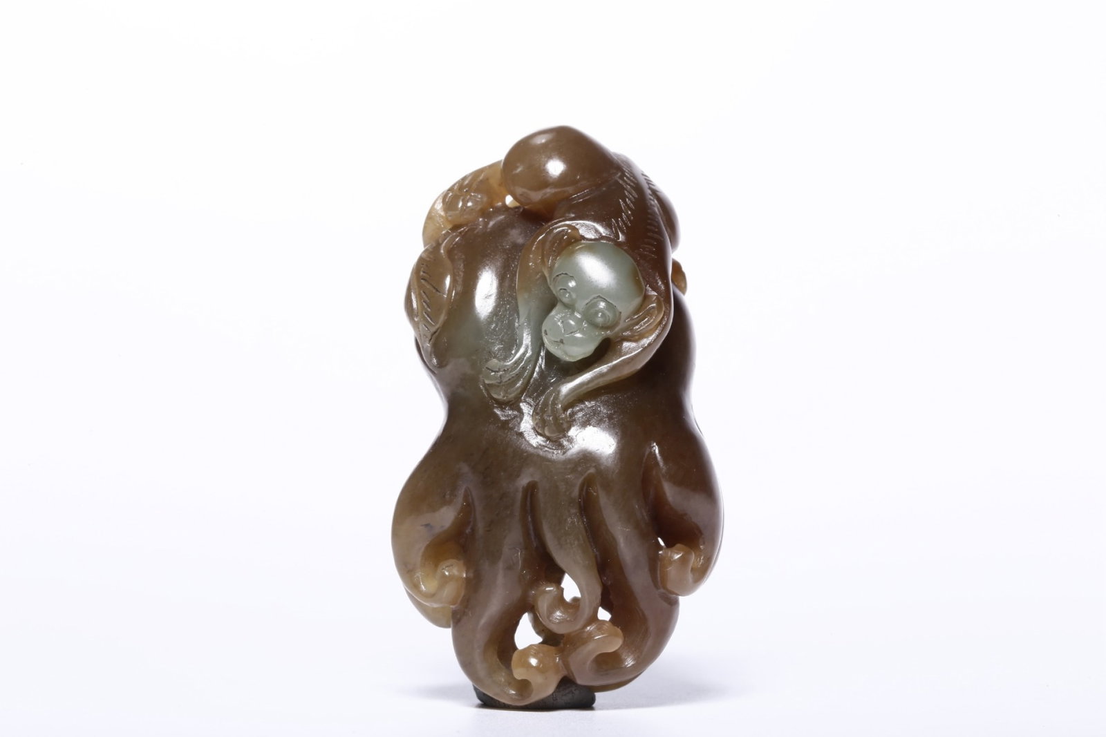 An Exquisite White Jade Monkey Pattern Bergamot Hand Piece: An Exquisite White Jade Monkey Pattern Bergamot Hand Piece,Qing Dynasty,China,Size:2.1inx1.2inx0.7in,Weight:40g