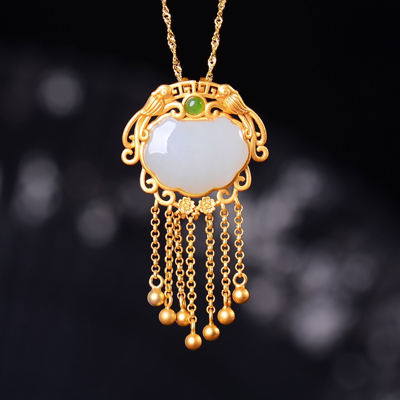 An Exquisite Sterling Silver-Gold Plated Inlaid White Jade Pendant: An Exquisite Sterling Silver-Gold Plated Inlaid White Jade Pendant,Size:13mmx18mmmm 纯银镀金镶白玉吊坠