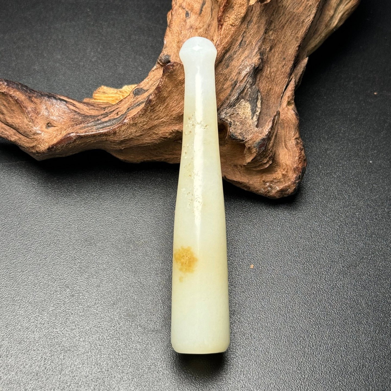 An Exquisite White Jade Pendant: An Exquisite White Jade Pendant,Qing Dynasty,China,Size:93mmx16mmx16.5mm,Weight:33g 白玉挂件,中国清代