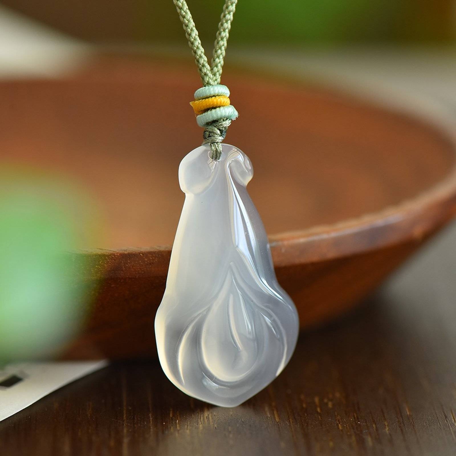 An Exquisite Magnolia Pendant: An Exquisite Magnolia Pendant,Size:24mmx43mm 【寓意】 吉祥 如意 玉兰花吊坠