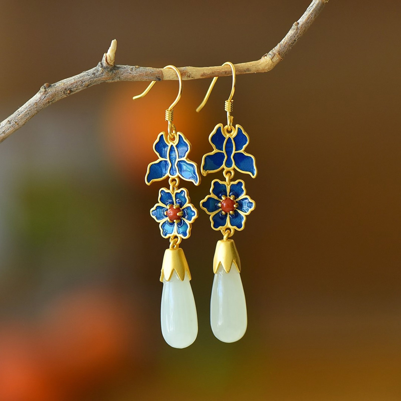 A Pair of Exquisite Sterling Silver-Gold Plated Inlaid White Jade Enamel Earrings: A Pair of Exquisite Sterling Silver-Gold Plated Inlaid White Jade Enamel Earrings,Size:7mmx18mm 一对纯银镀金镶白玉珐琅耳环