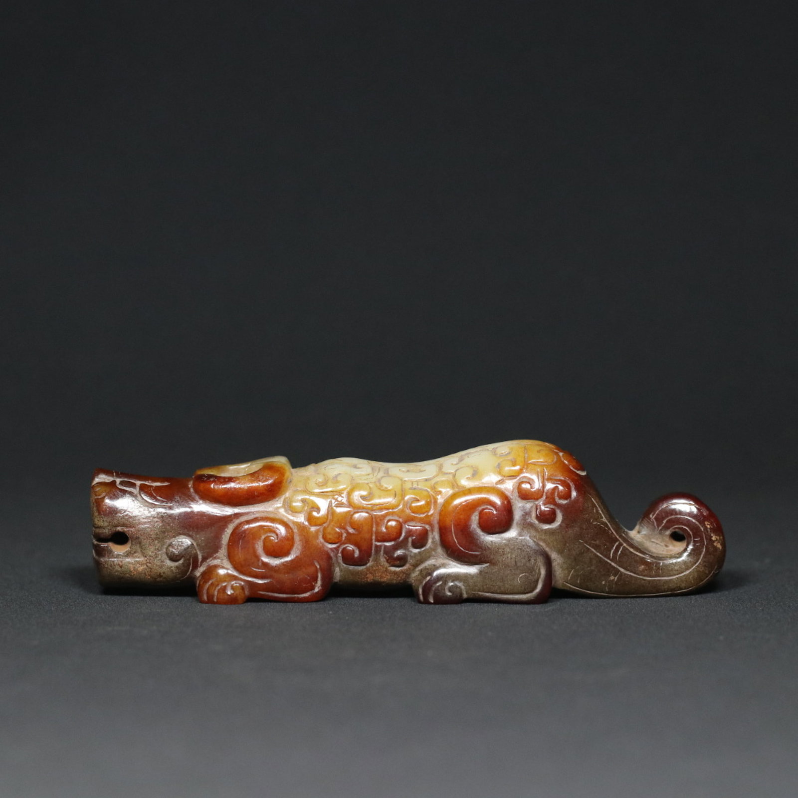 An Exquisite White Jade Auspicious Beast Ornament: An Exquisite White Jade Auspicious Beast Ornament,Qing Dynasty,China,Size:4.4inx0.9inx1.1in,Weight:105g 白玉瑞兽摆件,中国清代