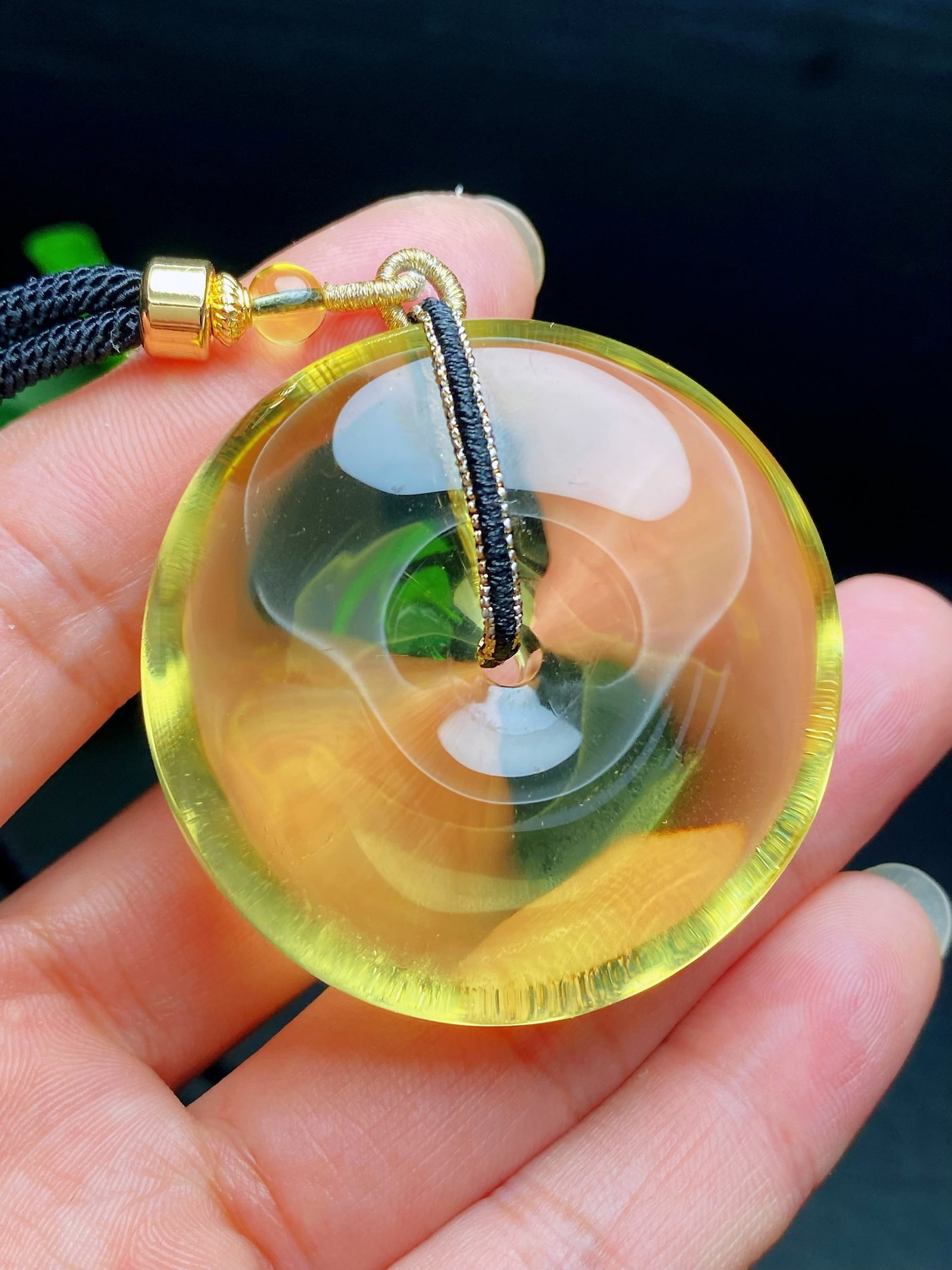 An Exquisite Crystal Pendant: An Exquisite Crystal Pendant,Size:48mmx19mm,Weight:75.3g 水晶吊坠