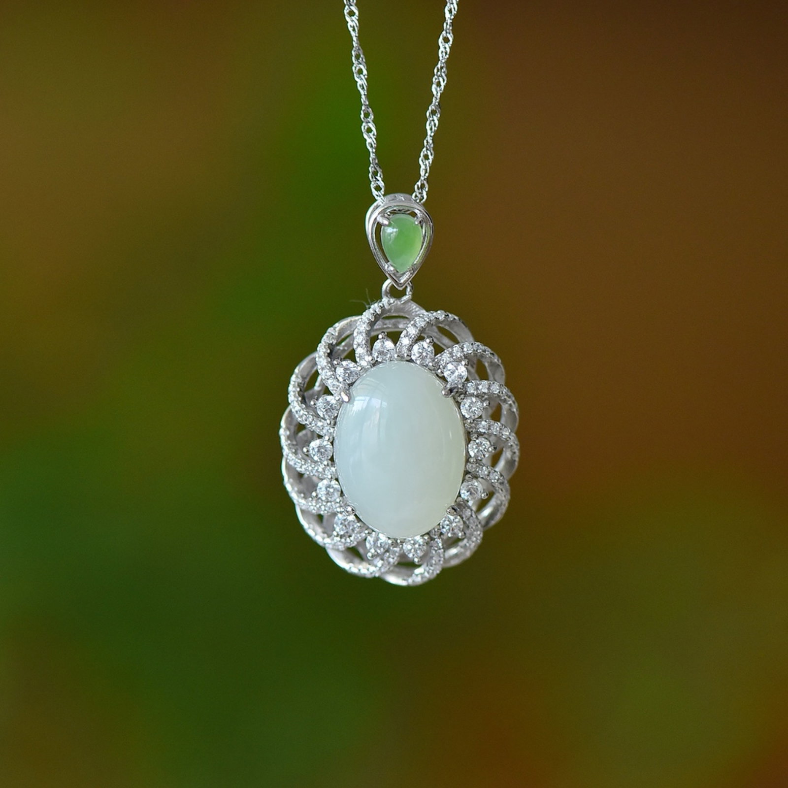 An Exquisite Sterling Silver Inlaid White Jade Pendant: An Exquisite Sterling Silver Inlaid White Jade Pendant,Size:13mmx18mm 纯银镶白玉吊坠
