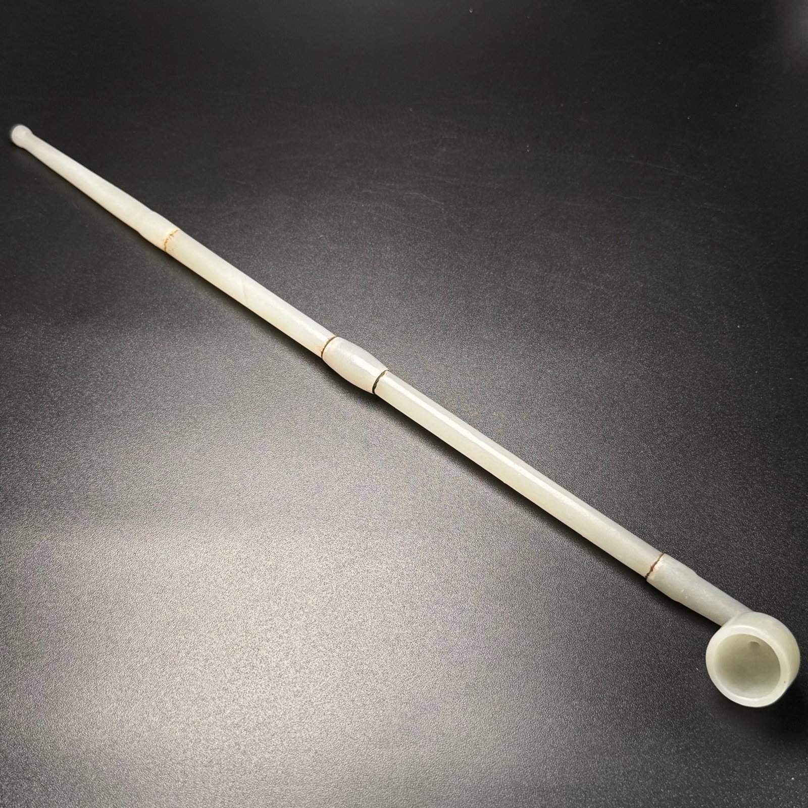 An Exquisite White Jade Pipe: An Exquisite White Jade Pipe,Qing Dynasty,China,Size:358mmx28mmx24mm,Weight:80g 白玉烟斗,中国清代