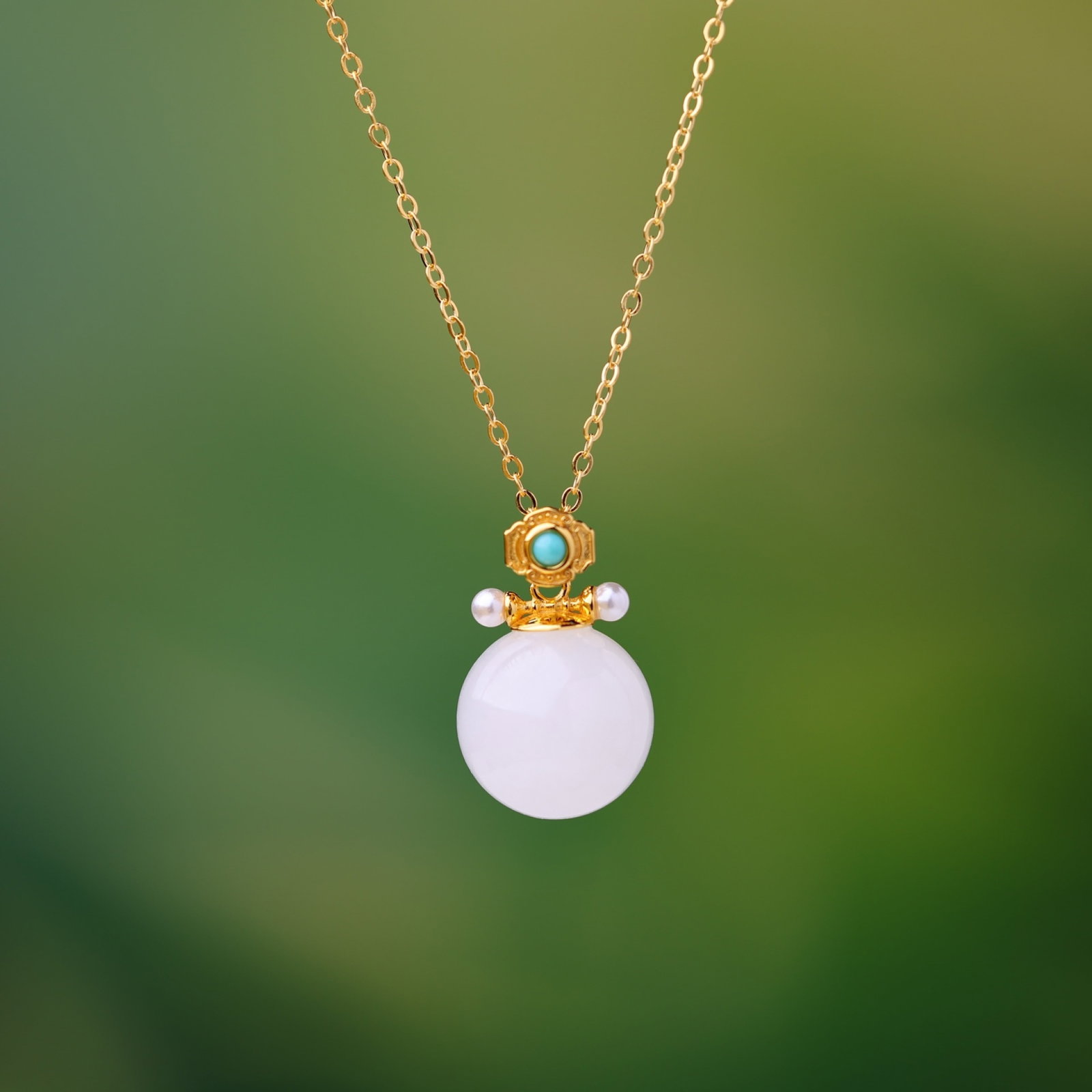 An Exquisite Sterling Silver-Gold Plated Inlaid White Jade Pendant,Inlaid Pearls: An Exquisite Sterling Silver-Gold Plated Inlaid White Jade Pendant,Inlaid Pearls,Size:12mmx12mm 纯银镀金镶白玉吊坠,嵌珍珠