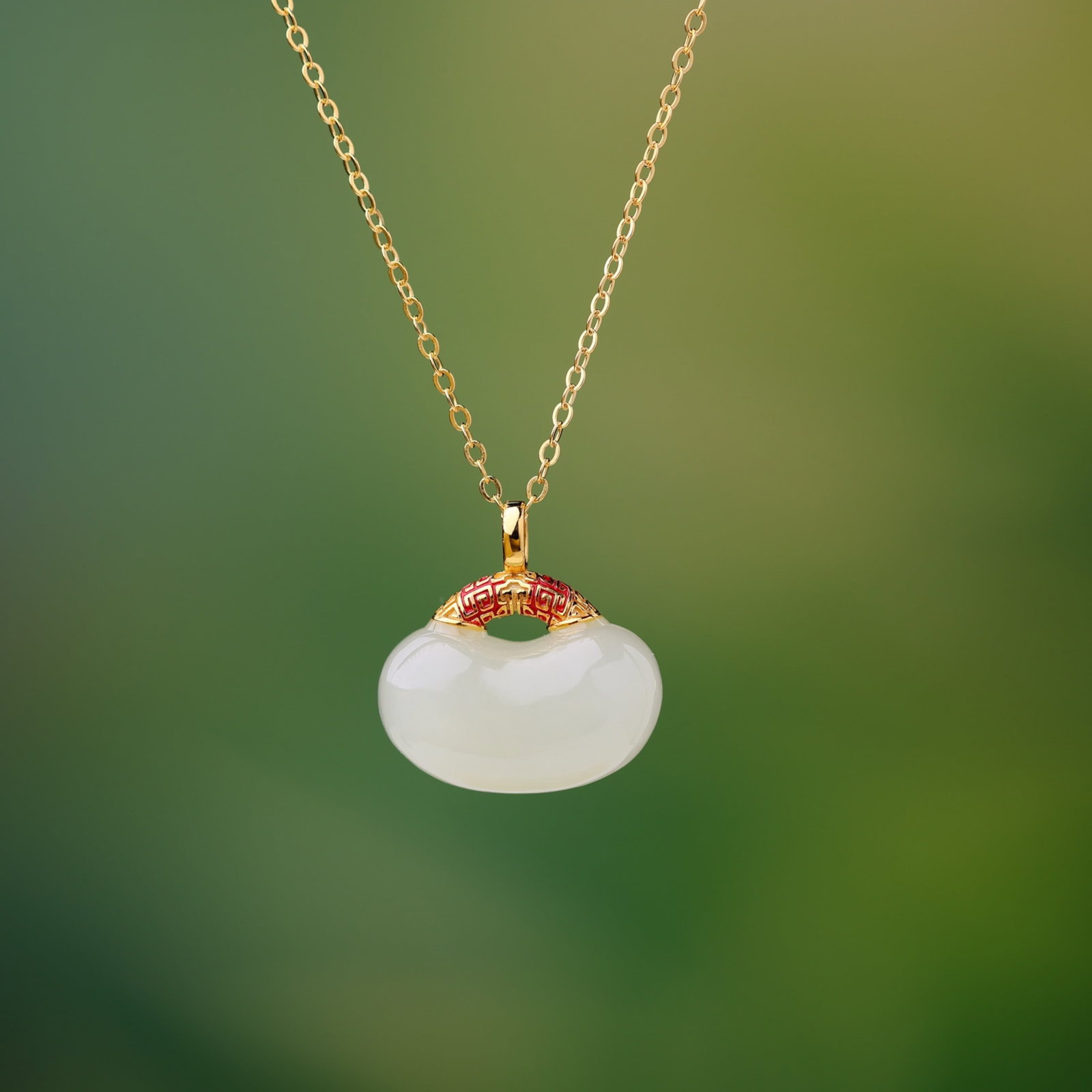 An Exquisite Sterling Silver-Gold Plated Inlaid White Jade Pendant: An Exquisite Sterling Silver-Gold Plated Inlaid White Jade Pendant,Size:10mmx18mm 纯银镀金镶白玉吊坠