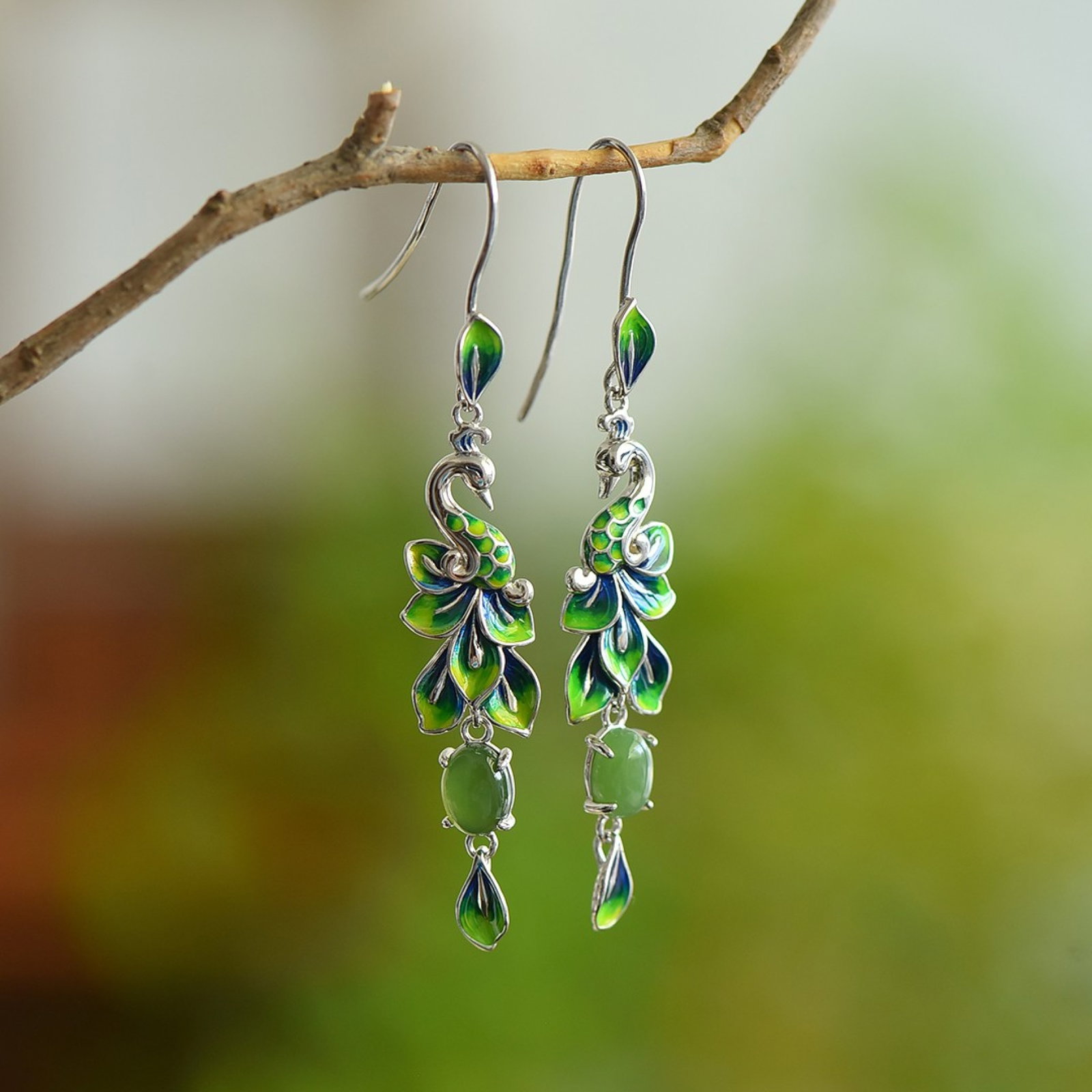 A Pair of Exquisite Sterling Silver Inlaid Jasper Earrings: A Pair of Exquisite Sterling Silver Inlaid Jasper Earrings,Size:6mmx8mm 一对纯银镶碧玉耳环