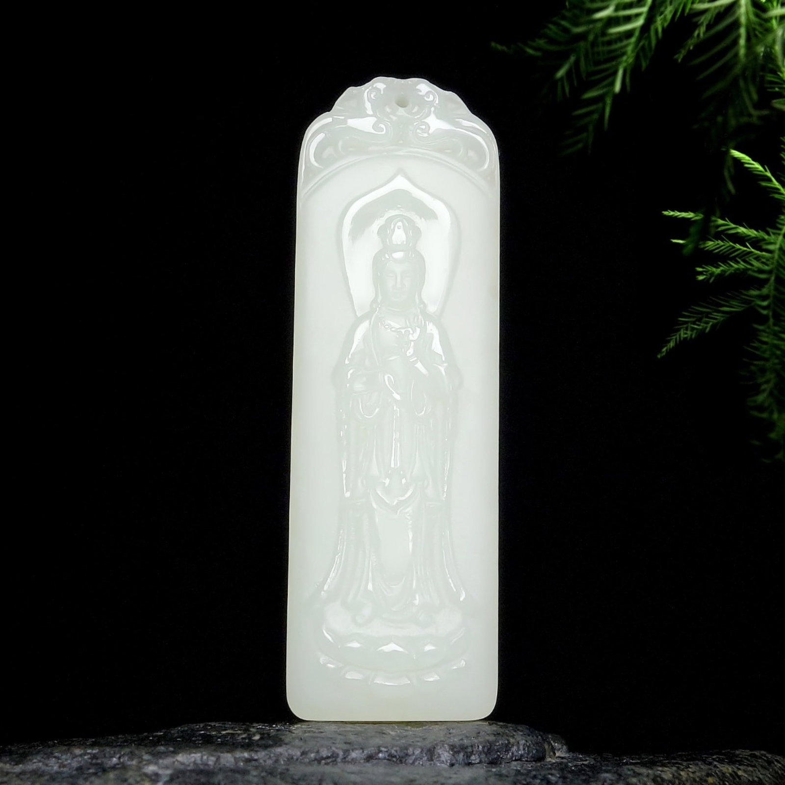 An Exquisite White Jade Statue of Avalokitesvara Pendant: An Exquisite White Jade Statue of Avalokitesvara Pendant,Size:57mmx18mmx9mm 白玉观音像挂件
