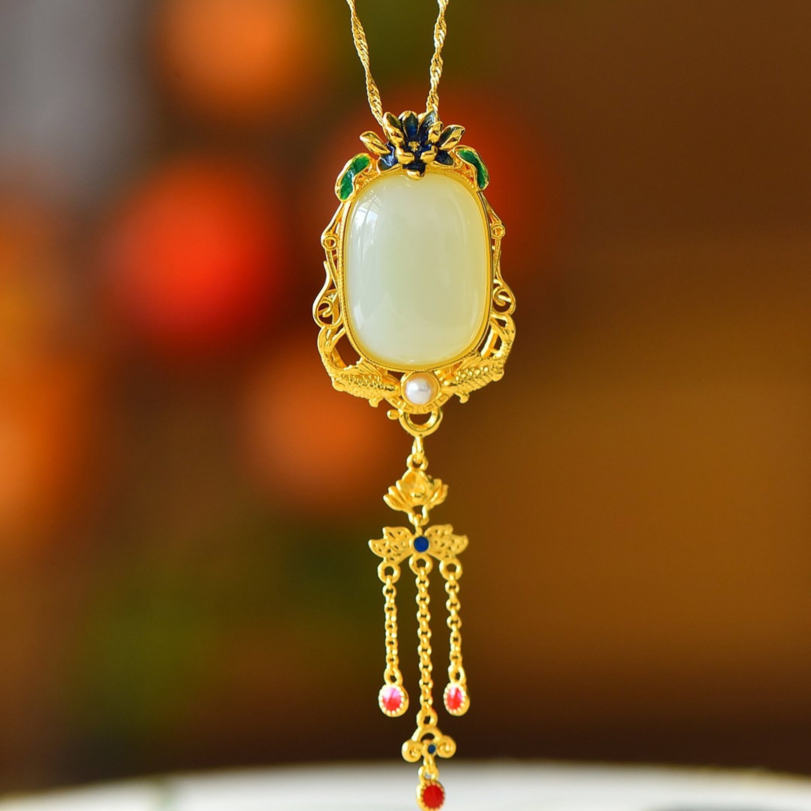 An Exquisite Sterling Silver-Gold Plated Inlaid White Jade Pendant: An Exquisite Sterling Silver-Gold Plated Inlaid White Jade Pendant,Size:16mmx22mm 纯银镀金镶白玉吊坠