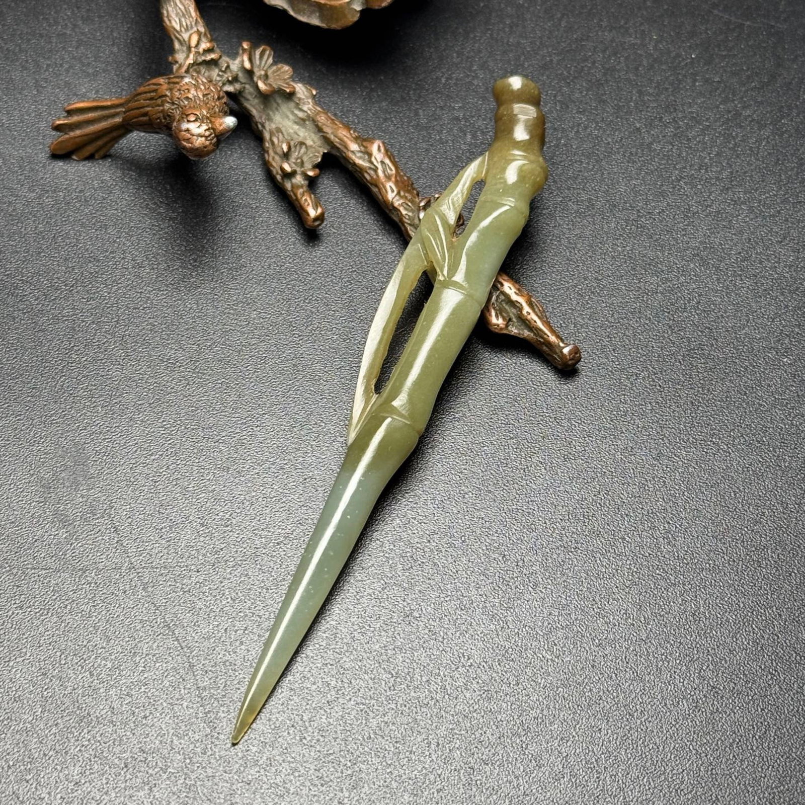 An Exquisite White Jade Bamboo Pattern Hairpin: An Exquisite White Jade Bamboo Pattern Hairpin,Qing Dynasty,China,Size:111mmx14mmx9mm,Weight:14g 白玉竹纹发簪,中国清代