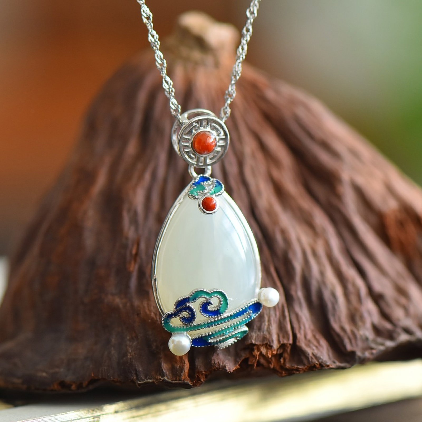 An Exquisite Sterling Silver Inlaid White Jade Enamel Pendant,Inlaid Pearls: An Exquisite Sterling Silver Inlaid White Jade Enamel Pendant,Inlaid Pearls 纯银镶白玉珐琅吊坠，嵌珍珠