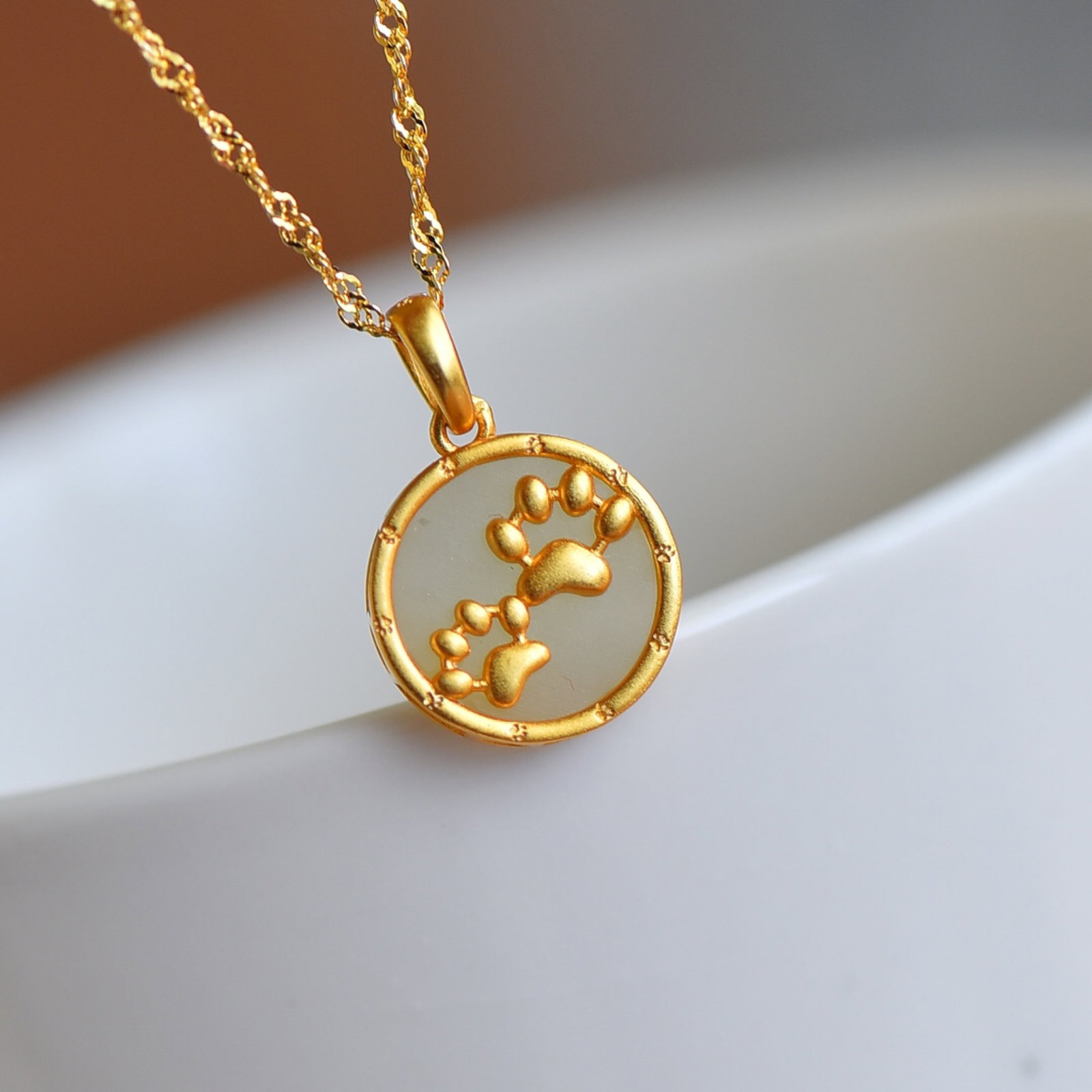 An Exquisite Sterling Silver-Gold Plated Inlaid White Jade Pendant: An Exquisite Sterling Silver-Gold Plated Inlaid White Jade Pendant,Size:12mmx12mm 一个精美的纯银镀金镶白玉吊坠