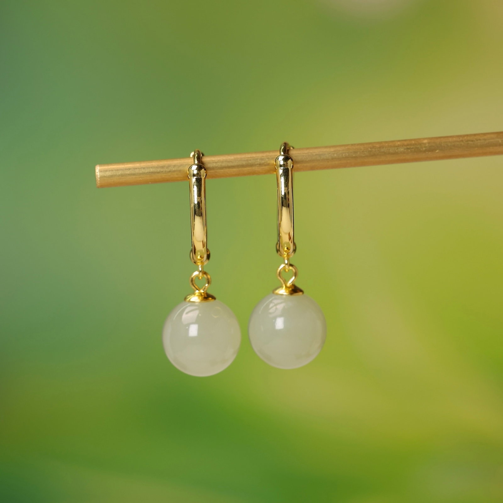 A Pair of Exquisite Sterling Silver-Gold Plated Inlaid White Jade Earrings: A Pair of Exquisite Sterling Silver-Gold Plated Inlaid White Jade Earrings,Size:10mmx10mm 一对纯银镀金镶白玉耳环