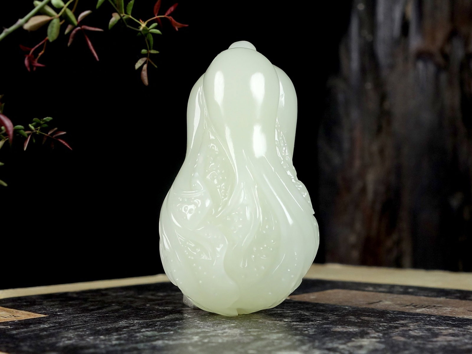 An Exquisite White Jade Cabbage Pendant: An Exquisite White Jade Cabbage Pendant,Size:37mmx23mmx18mm 白玉白菜挂件