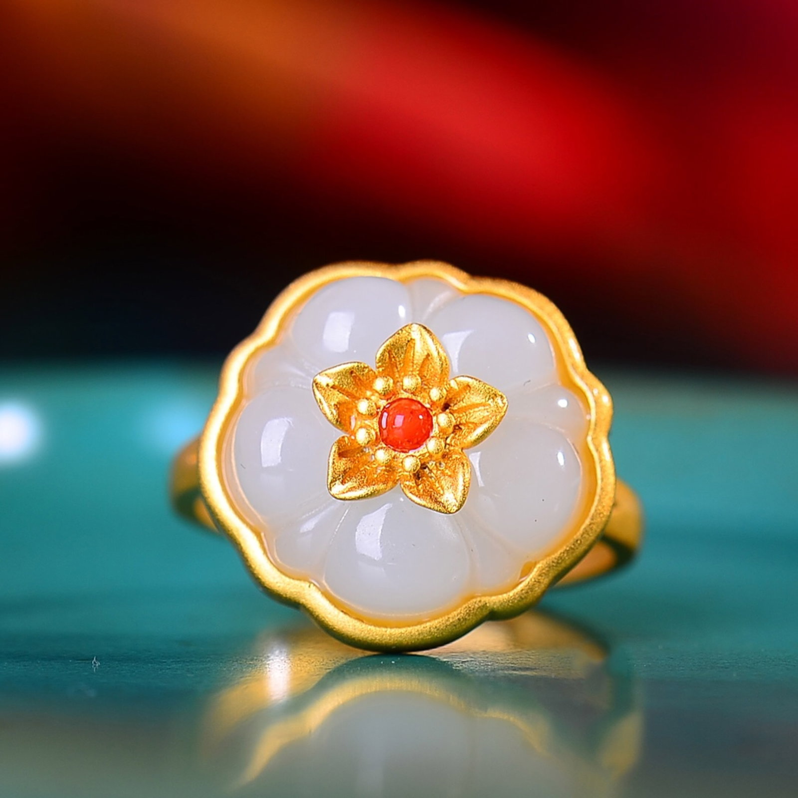 An Exquisite Sterling Silver-Gold Plated Inlaid White Jade Pendant: An Exquisite Sterling Silver-Gold Plated Inlaid White Jade Pendant,Size:15mmx15 mm 纯银镀金镶白玉吊坠