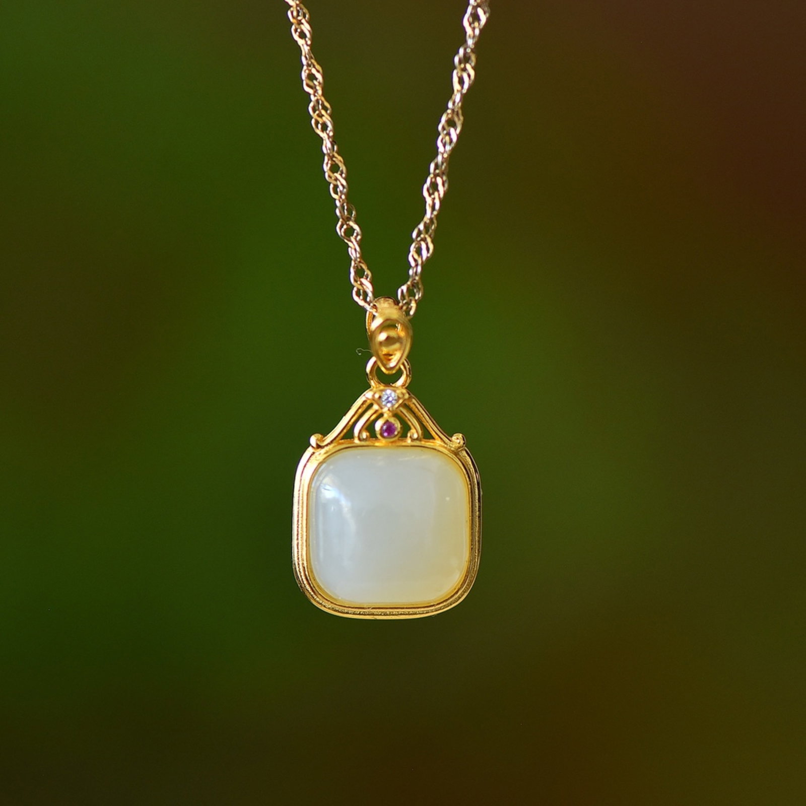 An Exquisite Sterling Silver-Gold Plated Inlaid White Jade Pendant: An Exquisite Sterling Silver-Gold Plated Inlaid White Jade Pendant,Size:10mmx10mm 纯银镀金镶白玉吊坠