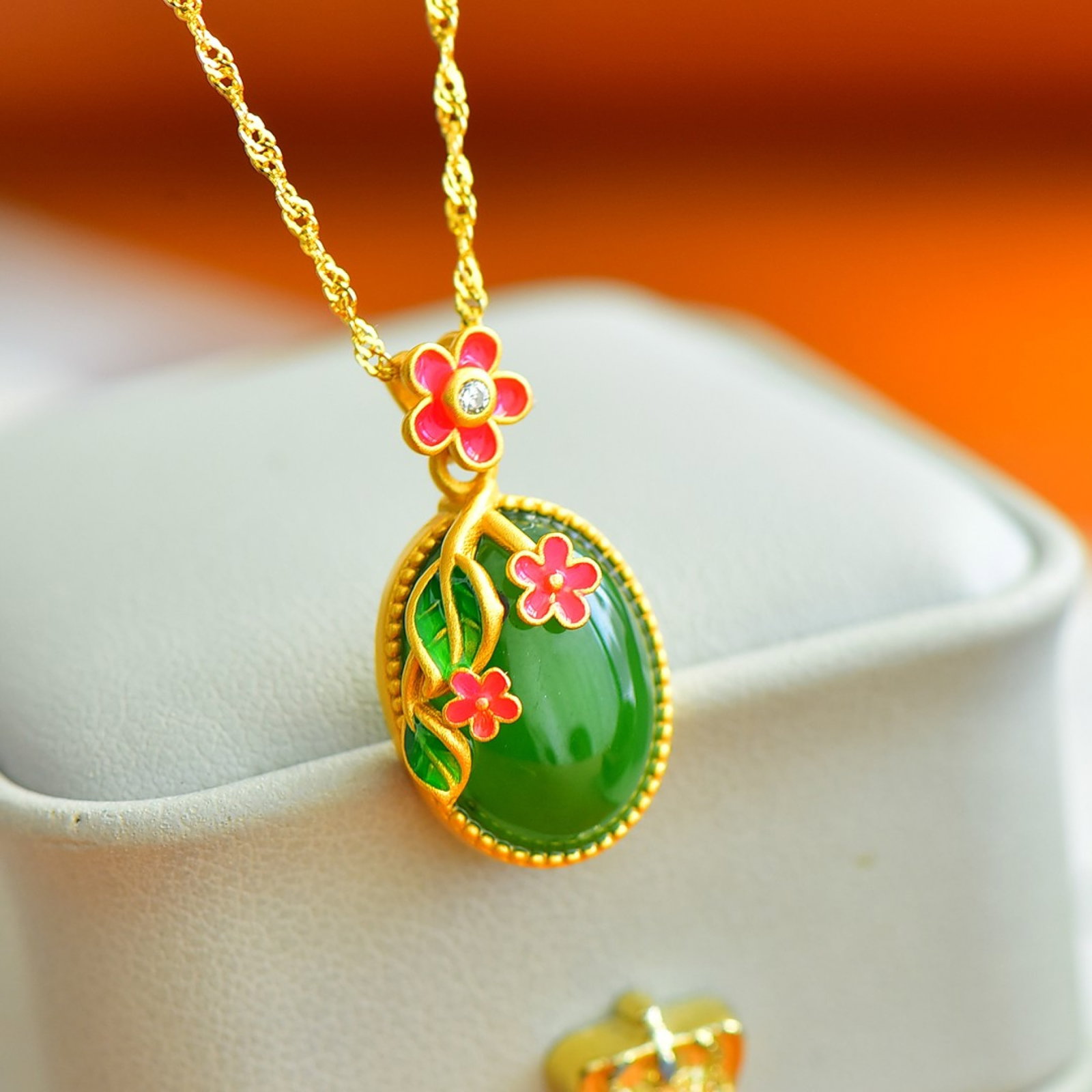 An Exquisite Sterling Silver-Gold Plated Inlaid Jasper Pendant: An Exquisite Sterling Silver-Gold Plated Inlaid Jasper Pendant,Size:12mmx16mm 一个精美的纯银镀金镶碧玉吊坠