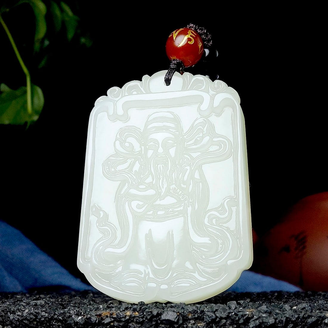 An Exquisite White Jade Statue of Mammon Pendant: An Exquisite White Jade Statue of Mammon Pendant,Size:50mmx36mmx8mm 白玉财神像挂件