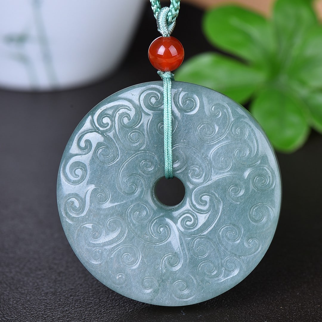 An Exquisite White Jade Auspicious Cloud Pattern Pendant: An Exquisite White Jade Auspicious Cloud Pattern Pendant,Size:50mmx50mm 寓意:朝气蓬勃 白玉祥云纹吊坠