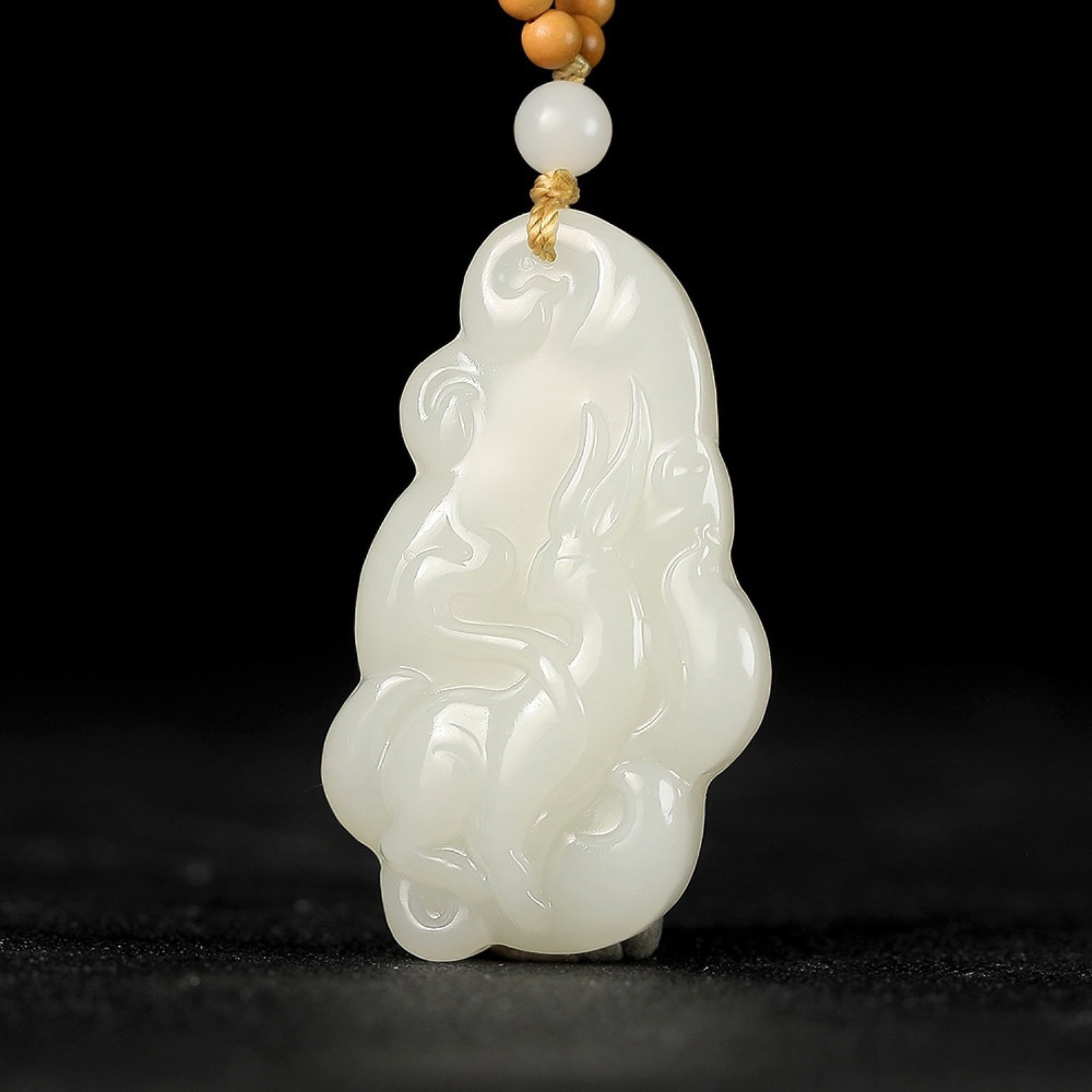 An Exquisite White Jade Fox Pendant: An Exquisite White Jade Fox Pendant,Size:38mmx22mmx8mm 白玉狐狸挂件