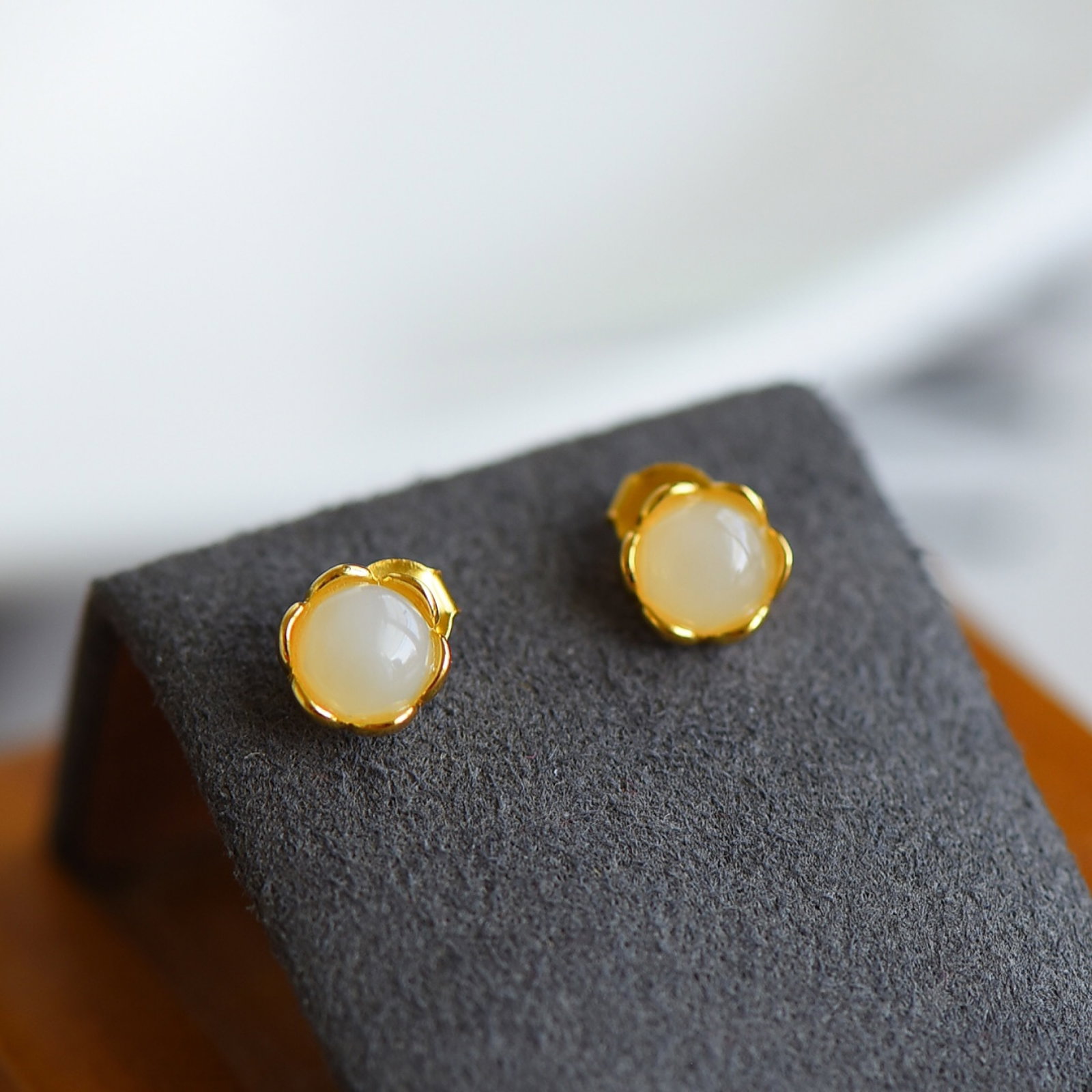 A Pair of Exquisite Sterling Silver-Gold Plated Inlaid White Jade Earrings: A Pair of Sterling Silver-Gold Plated Inlaid White Jade Earring , Size :6mmx6mms 一对纯银镀金镶白玉耳钉,尺寸:6mmx6mm