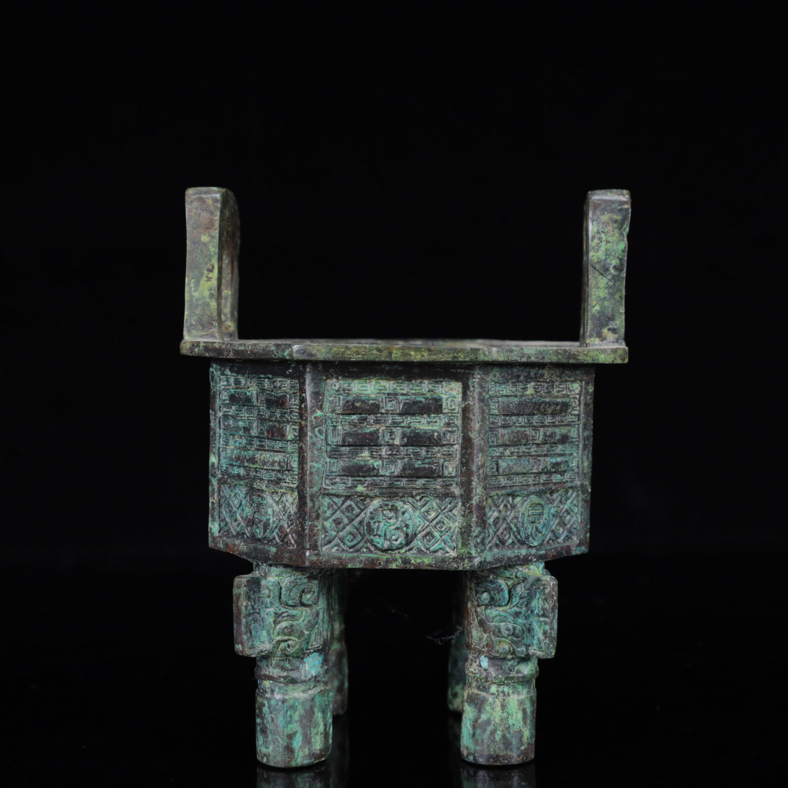 An Archaic Bronze Double-Ears and Four Legs Censer,with Inscription: An Archaic Bronze Double-Ears and Four Legs Censer,with Inscription,the Warring States Period in China,Size:4.3inx5.5in,Weight:800g 青铜双耳四足香炉,