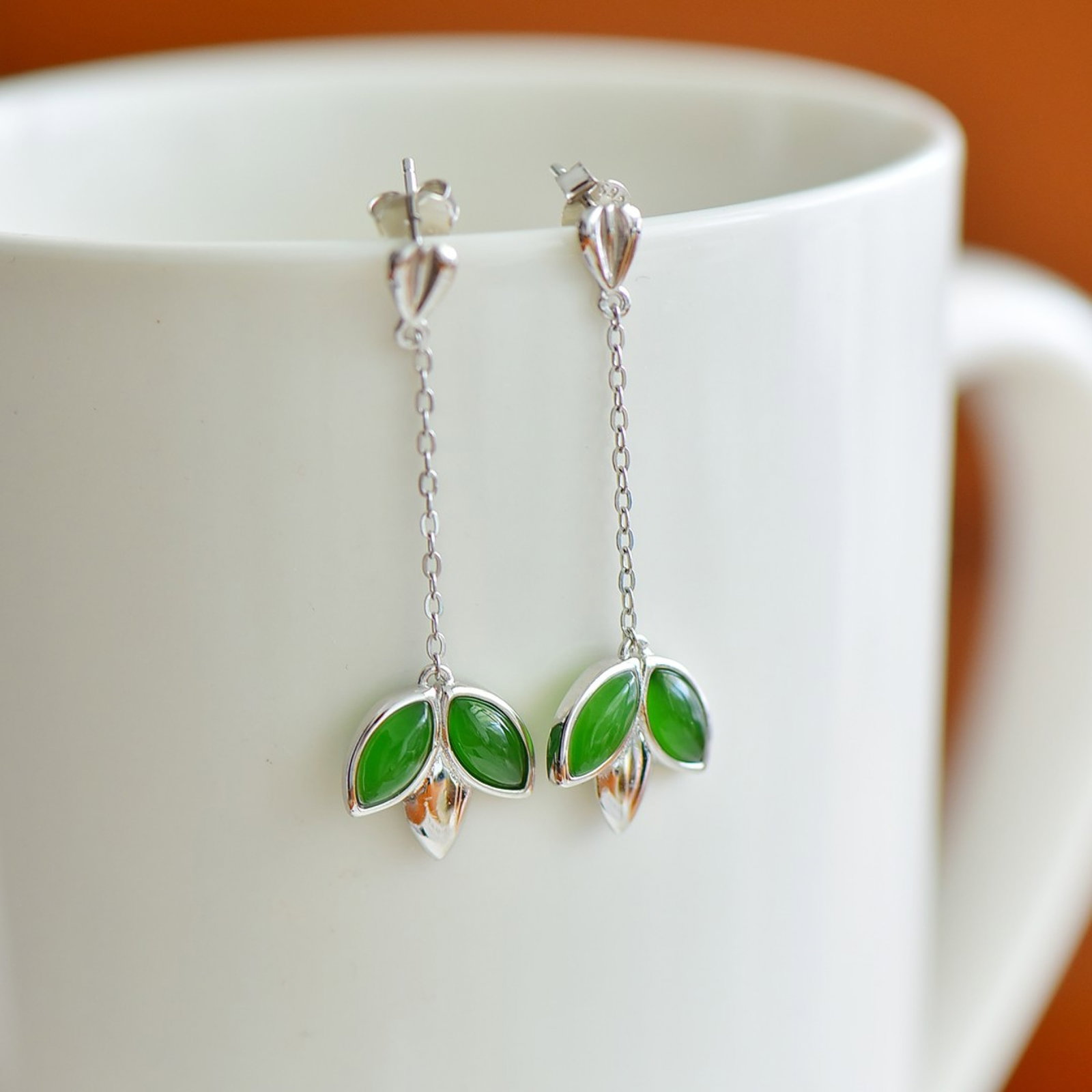 A Pair of Exquisite Sterling Silver Inlaid Jasper Earrings: A Pair of Exquisite Sterling Silver Inlaid Jasper Earrings,Size:4mmx8mm 一对纯银镶碧玉耳环