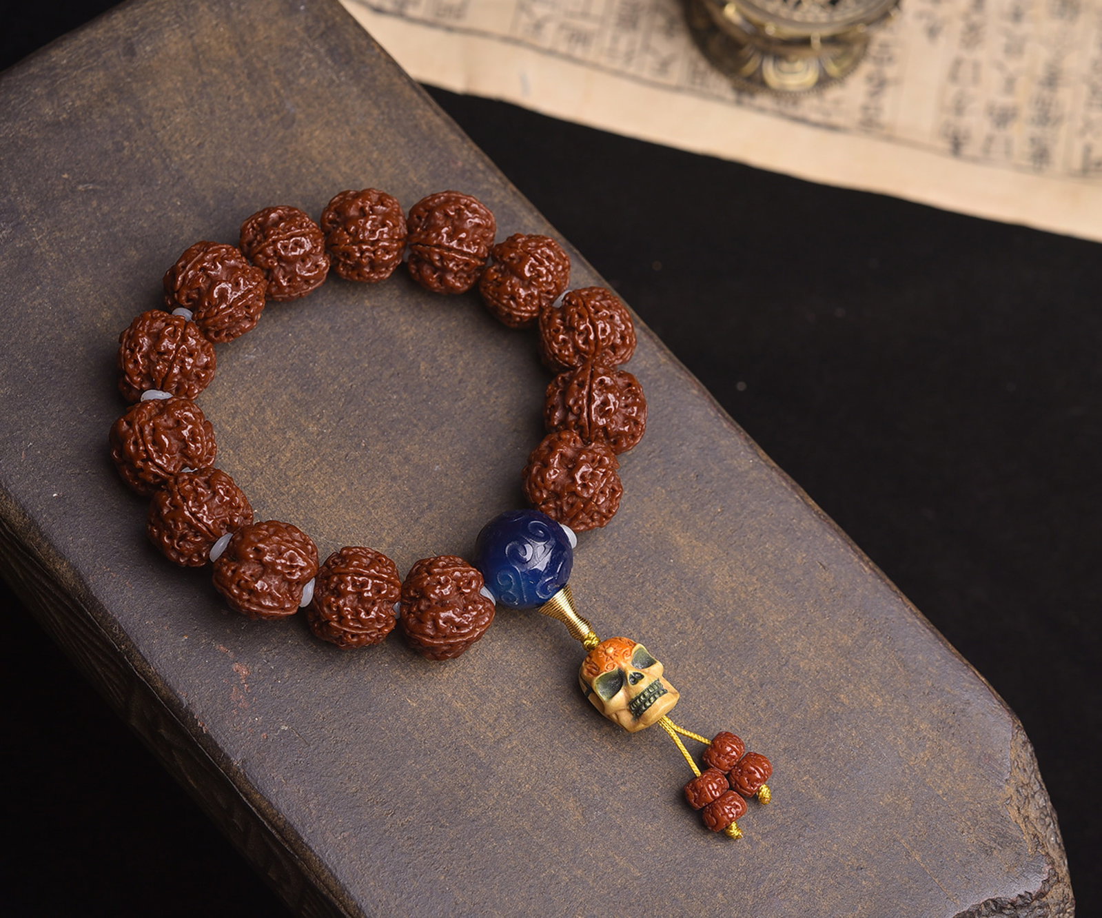 An Exquisite Bodhi Seeds Bracelets,With Agate: An Exquisite Bodhi Seeds Bracelets,With Agate,Size:20mm,Weight:69.62g 菩提手串,配玛瑙