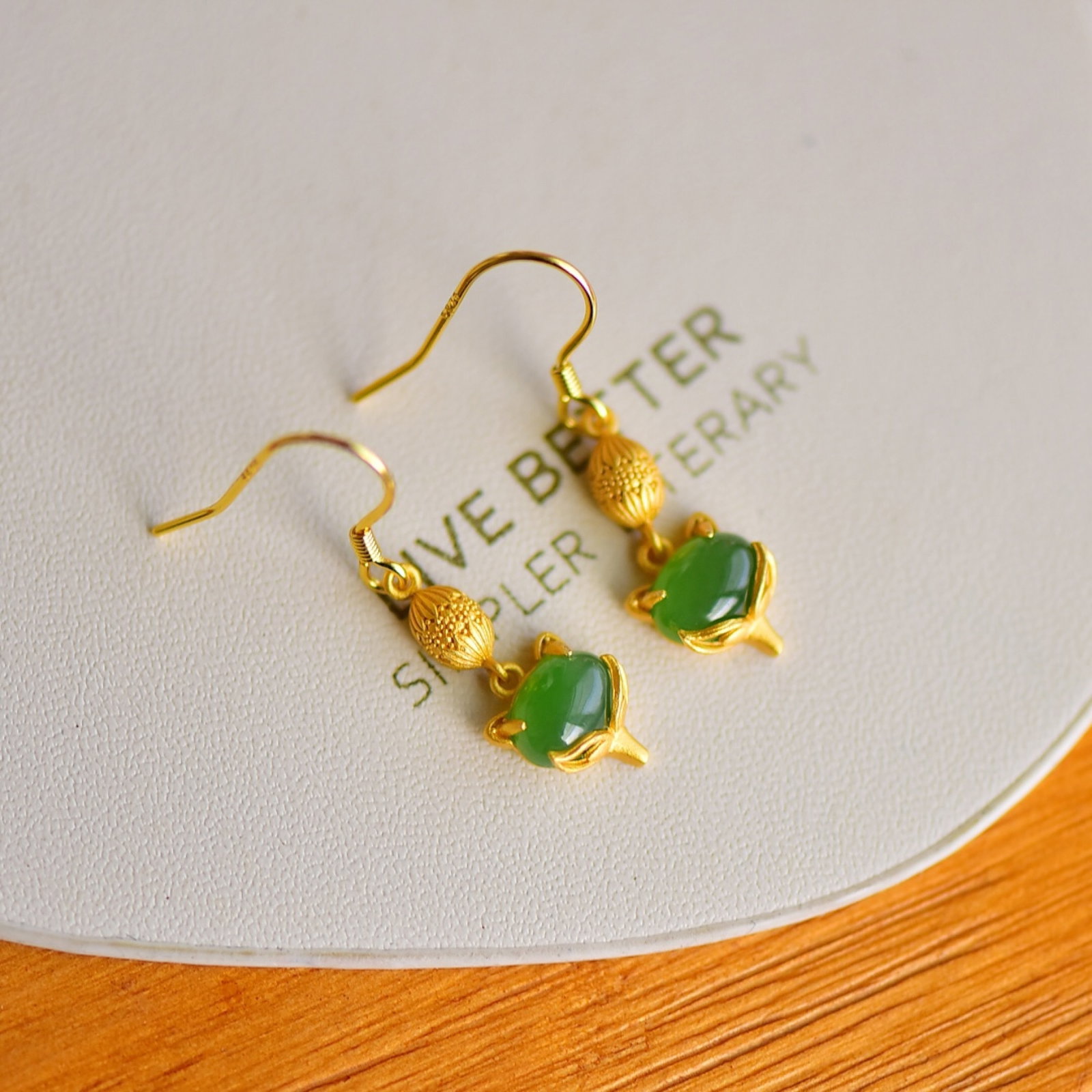 A Pair of Exquisite Sterling Silver-Gold Plated Inlaid Jasper Earrings: A Pair of Exquisite Sterling Silver-Gold Plated Inlaid Jasper Earrings,Size:6mmx8mm 一对精美的纯银镀金镶碧玉耳环