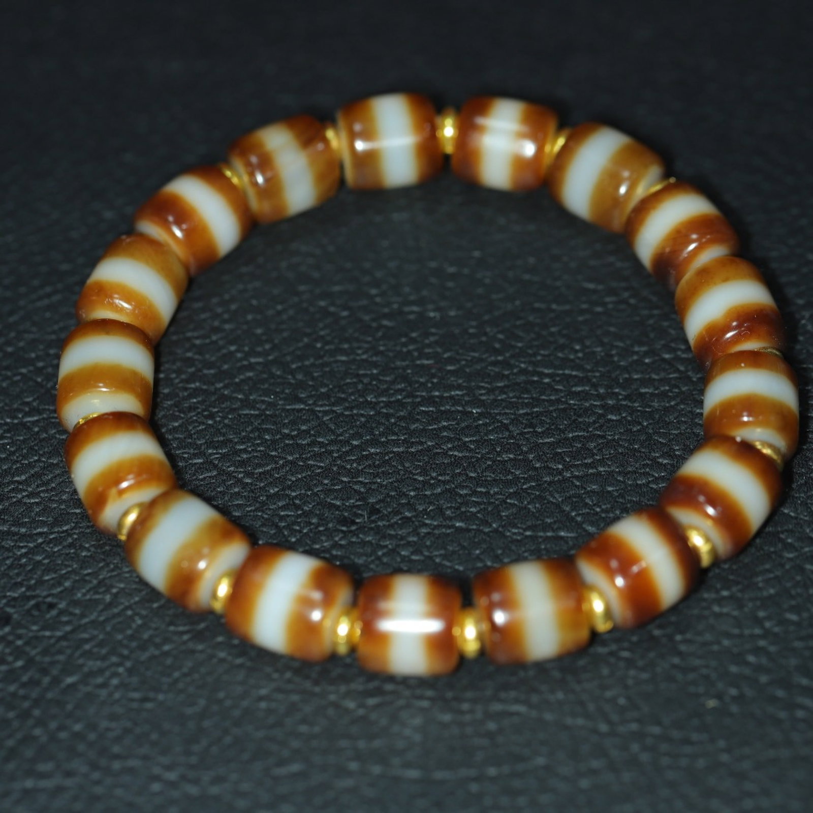 An Exquisite Dzi Bead Bracelets - 3