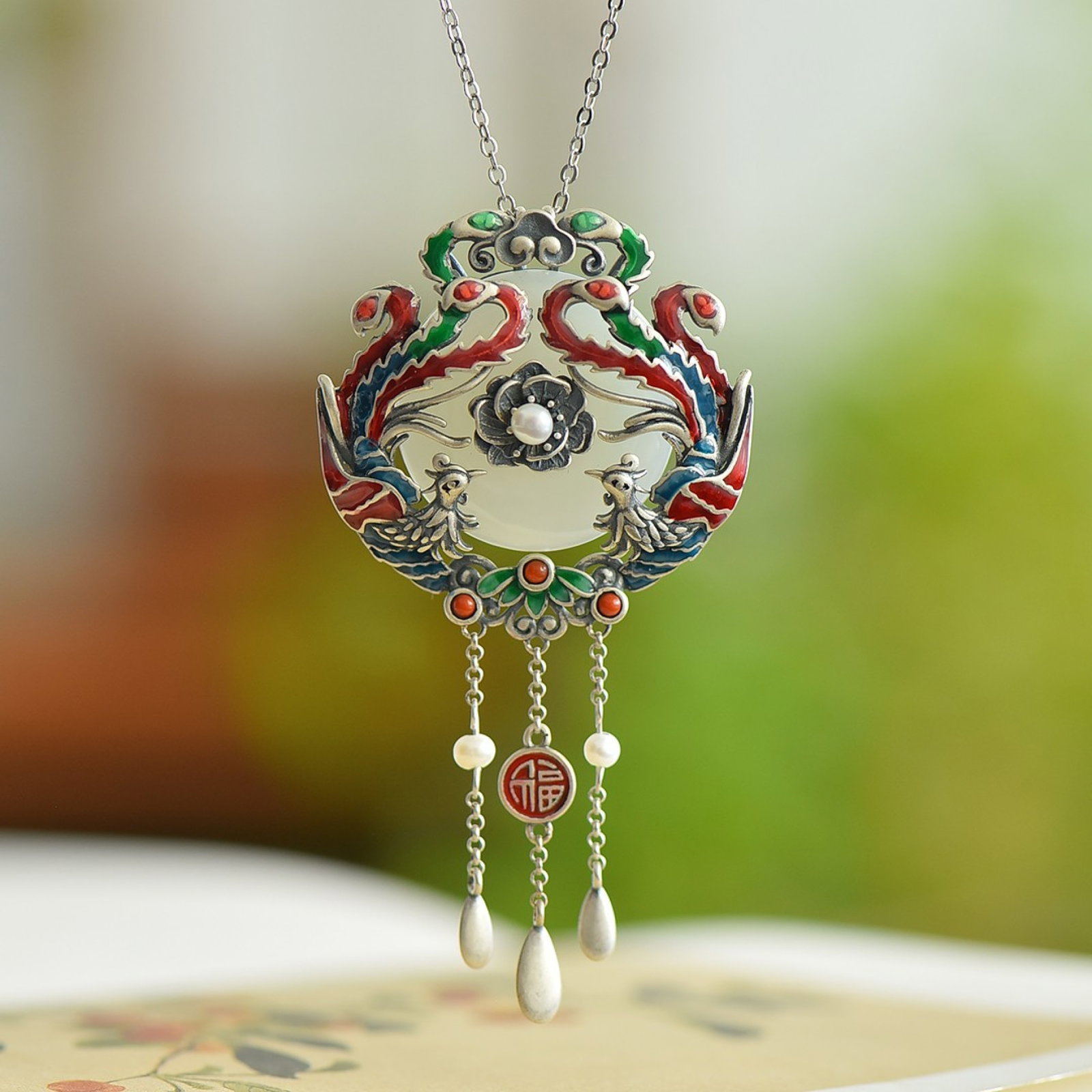 An Exquisite Sterling Silver Inlaid White Jade Pendant,Inlaid Pearls: An Exquisite Sterling Silver Inlaid White Jade Pendant,Inlaid Pearls 纯银镶白玉吊坠，嵌珍珠