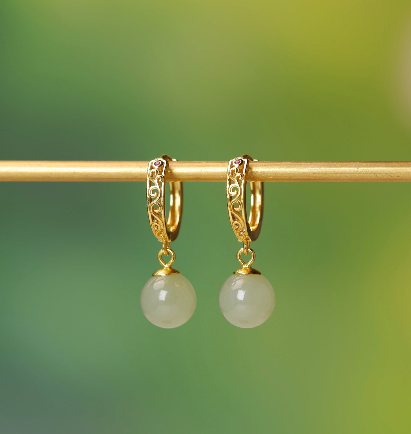 A Pair of Exquisite Sterling Silver-Gold Plated Inlaid White Jade Earrings: A Pair of Exquisite Sterling Silver-Gold Plated Inlaid White Jade Earrings,Size:8mmx8mm 一对纯银镀金镶白玉耳环