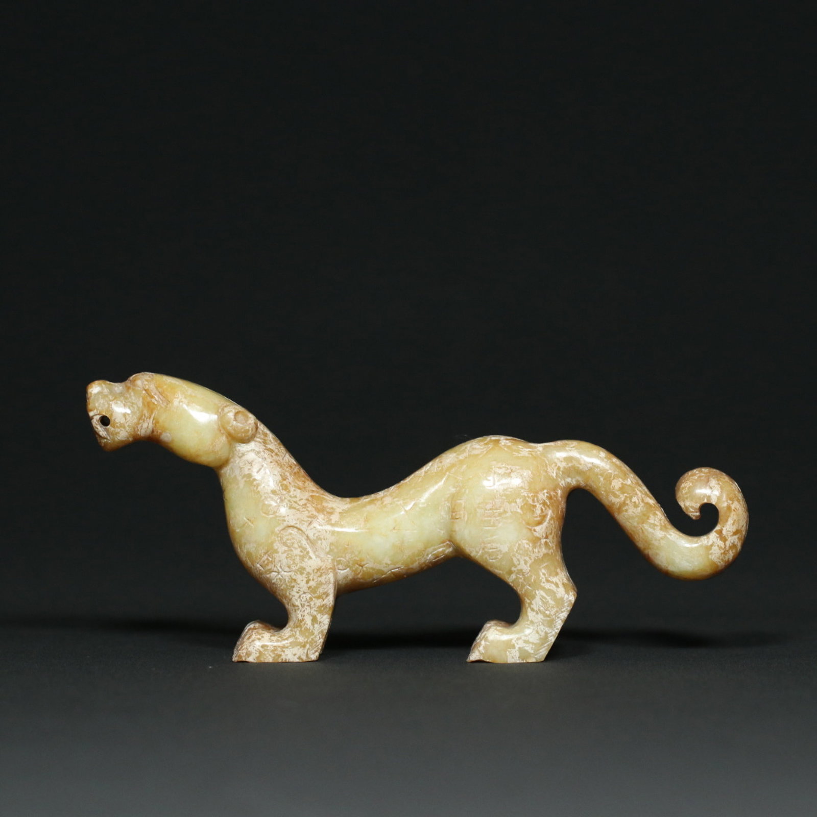 An Exquisite White Jade Tiger Tally: An Exquisite White Jade Tiger Tally,Qing Dynasty,China,Size:5.6inx1.1inx2.4in,Weight:175.3g 白玉虎符,中国清代