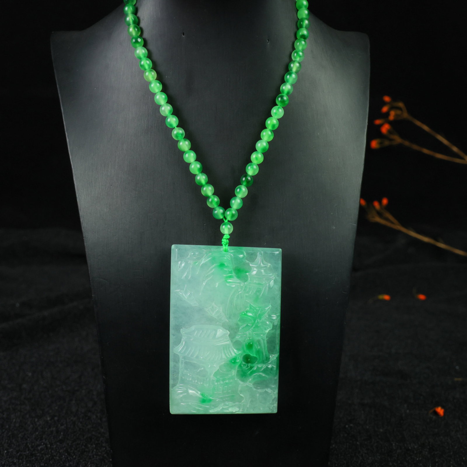 An Exquisite Jadeite Landscape Pattern Pendant: An Exquisite Jadeite Landscape Pattern Pendant，Size:87mmx56mmx16mm 翡翠山水纹挂件