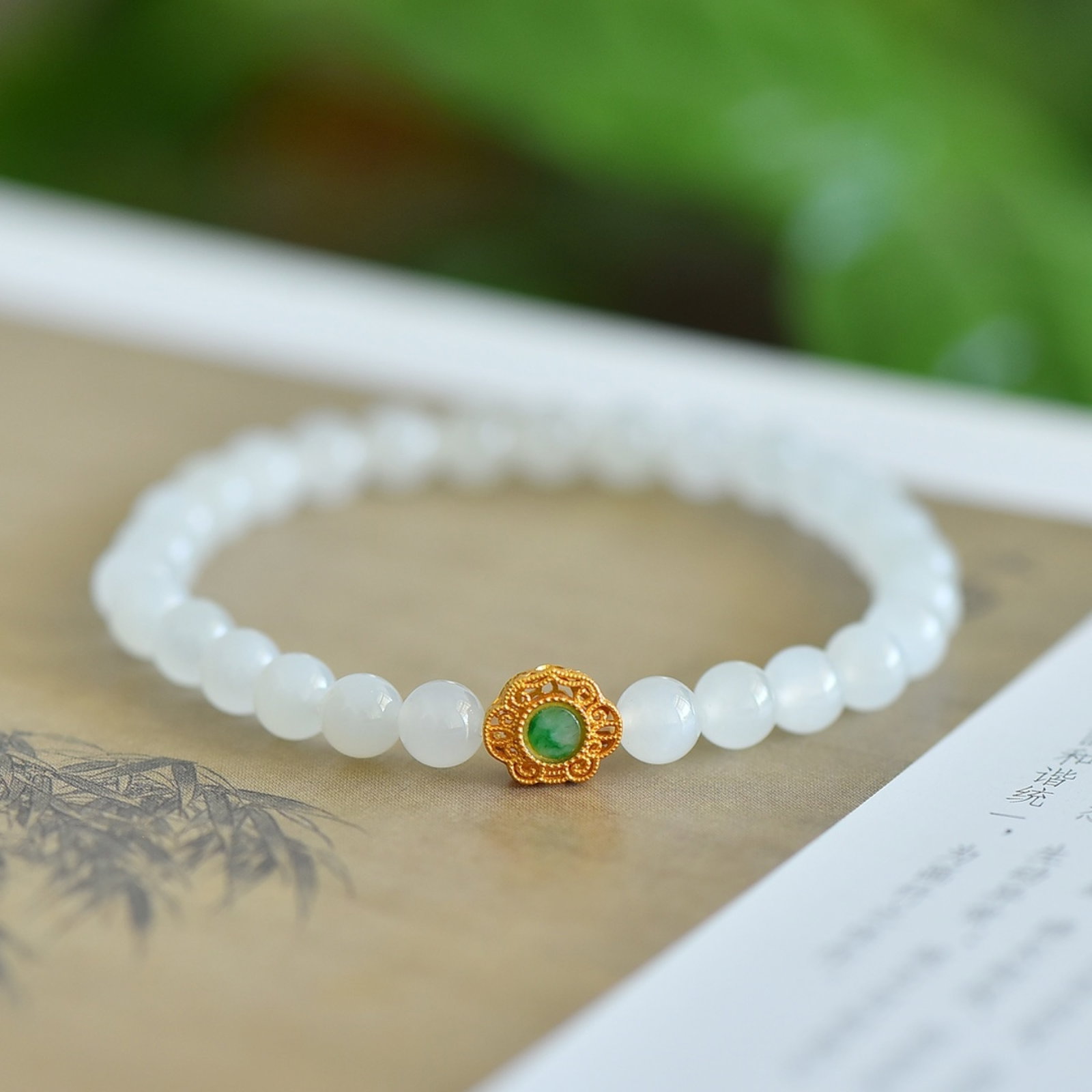 An Exquisite White Jade Bracelets: An Exquisite White Jade Bracelets 白玉手串