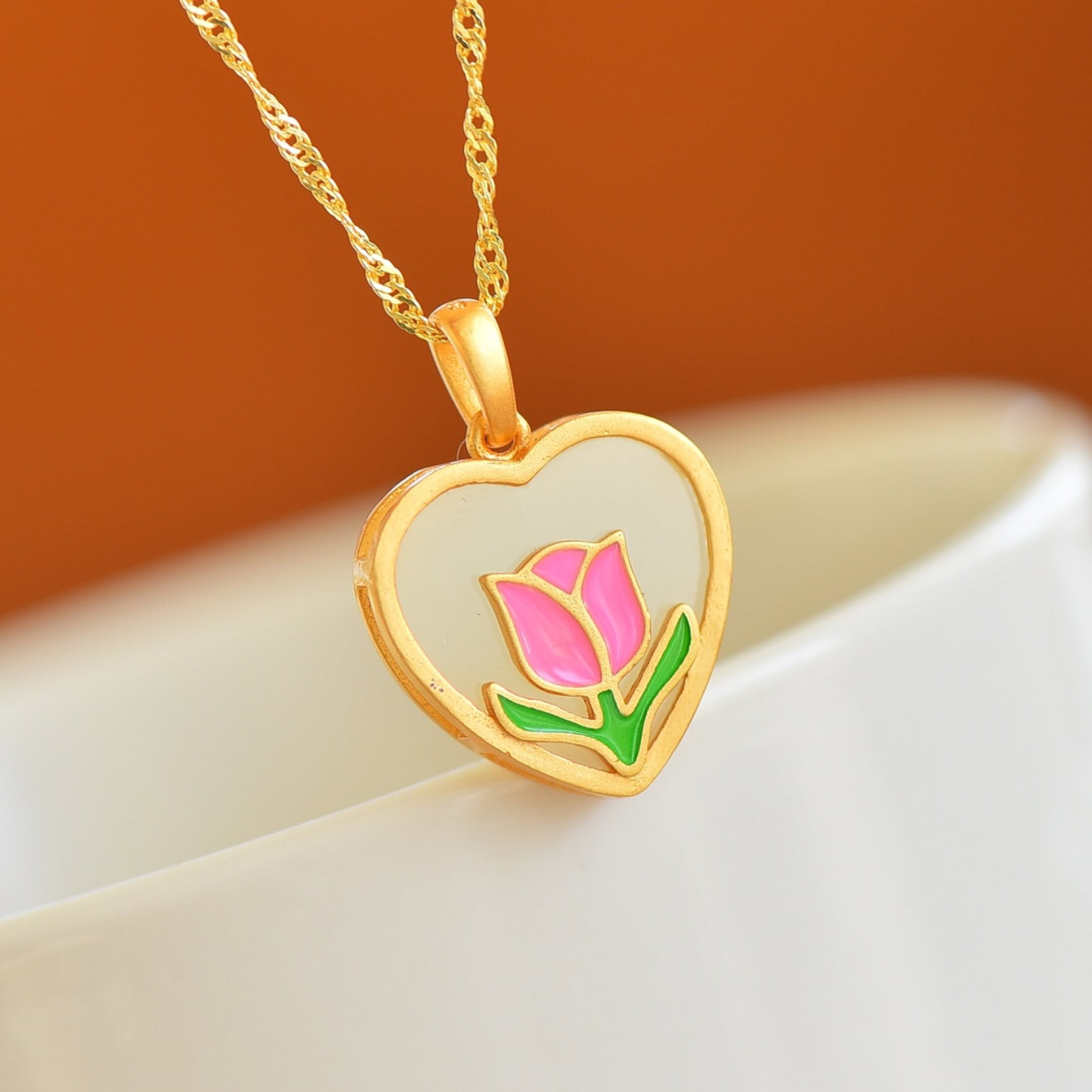 An Exquisite Sterling Silver-Gold Plated Inlaid White Jade Pendant: An Exquisite Sterling Silver-Gold Plated Inlaid White Jade Pendant,Size:14mmx14mm 一个精美的纯银镀金镶白玉吊坠