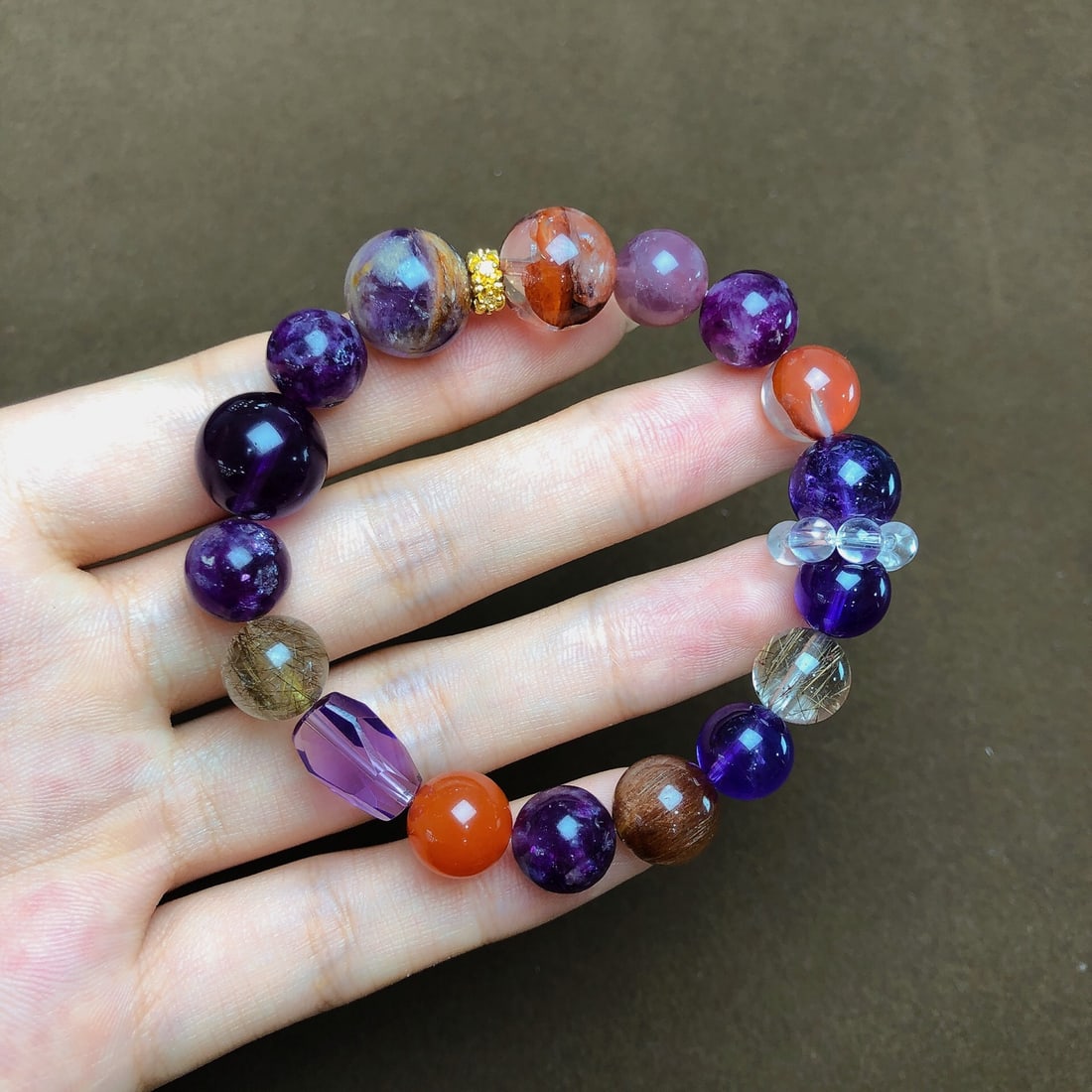 An Exquisite Crystal Bracelets: An Exquisite Crystal Bracelets,Size:9.8mm,12.7mm, Weight:31.7g 水晶手串