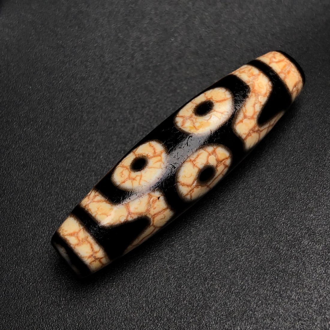 An Exquisite Seven Eyes Dzi Bead Pendant: An Exquisite Seven Eyes Dzi Bead Pendant,Size:37mmx10mm ,Weight:5.6g 七眼天珠挂件