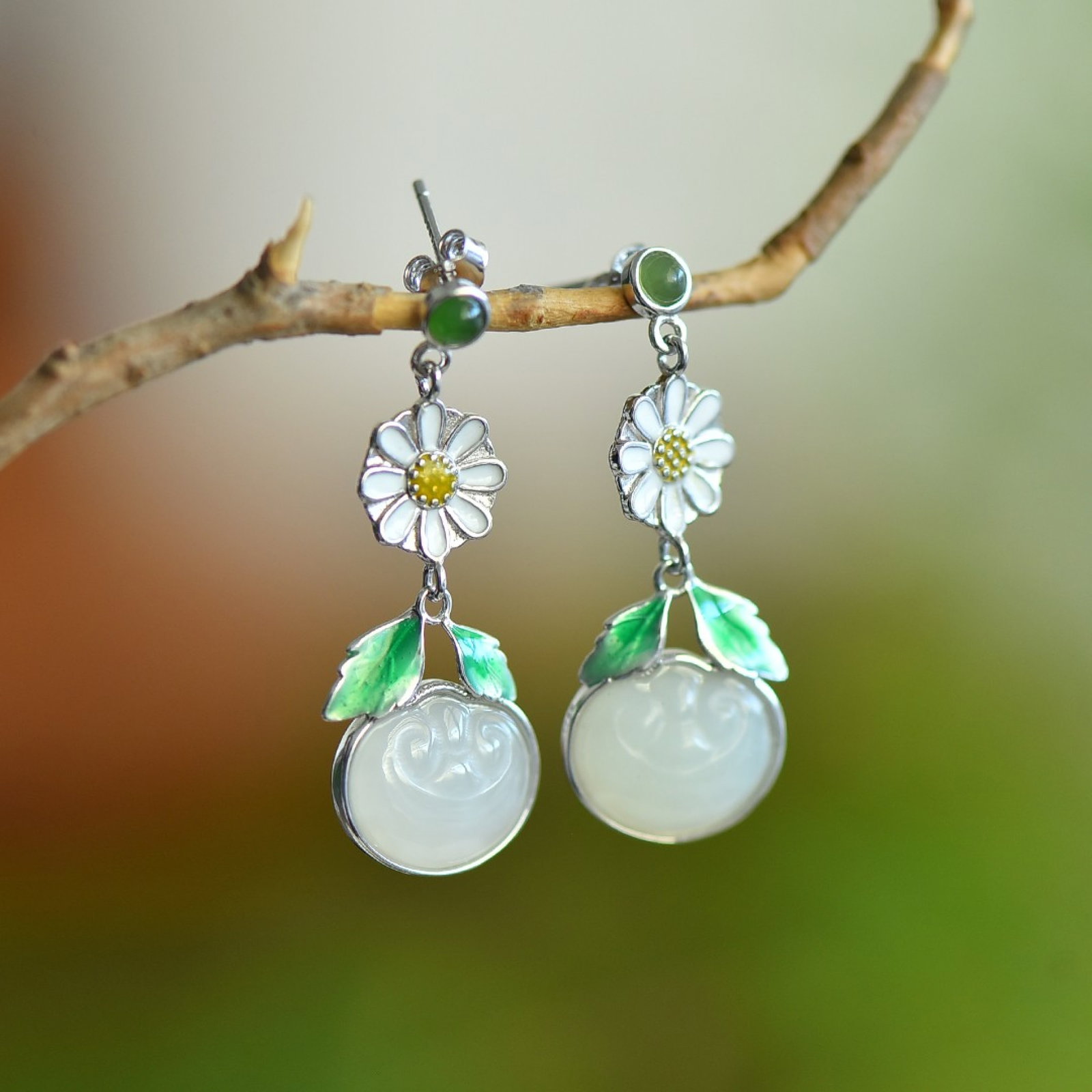 A Pair of Exquisite Sterling Silver Inlaid White Jade Earrings: A Pair of Exquisite Sterling Silver Inlaid White Jade Earrings,Size:10mmx12mm 一对纯银镶白玉耳环