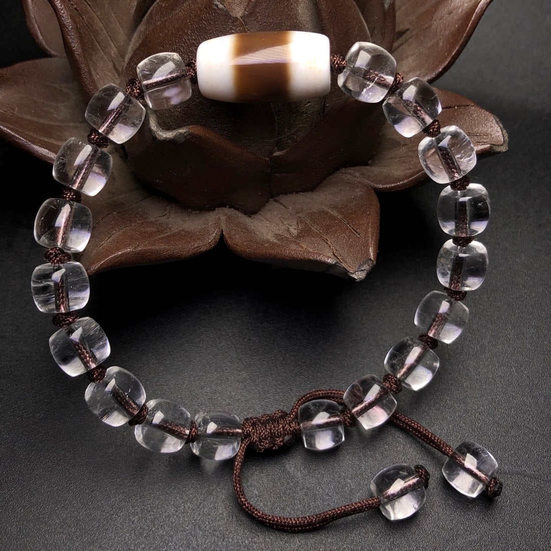 An Exquisite Crystal Agate Bracelets (1 of 9)