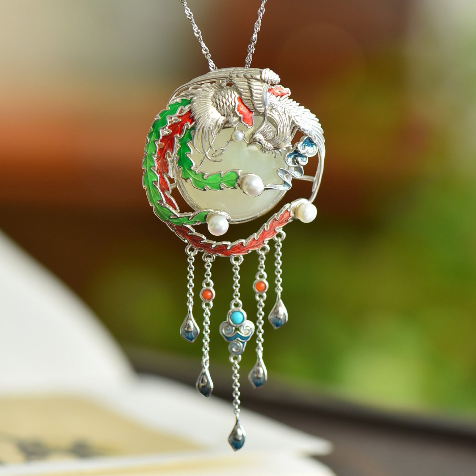 An Exquisite Sterling Silver Inlaid White Jade Pendant,Inlaid Pearls: An Exquisite Sterling Silver Inlaid White Jade Pendant,Inlaid Pearls 纯银镶白玉吊坠，嵌珍珠