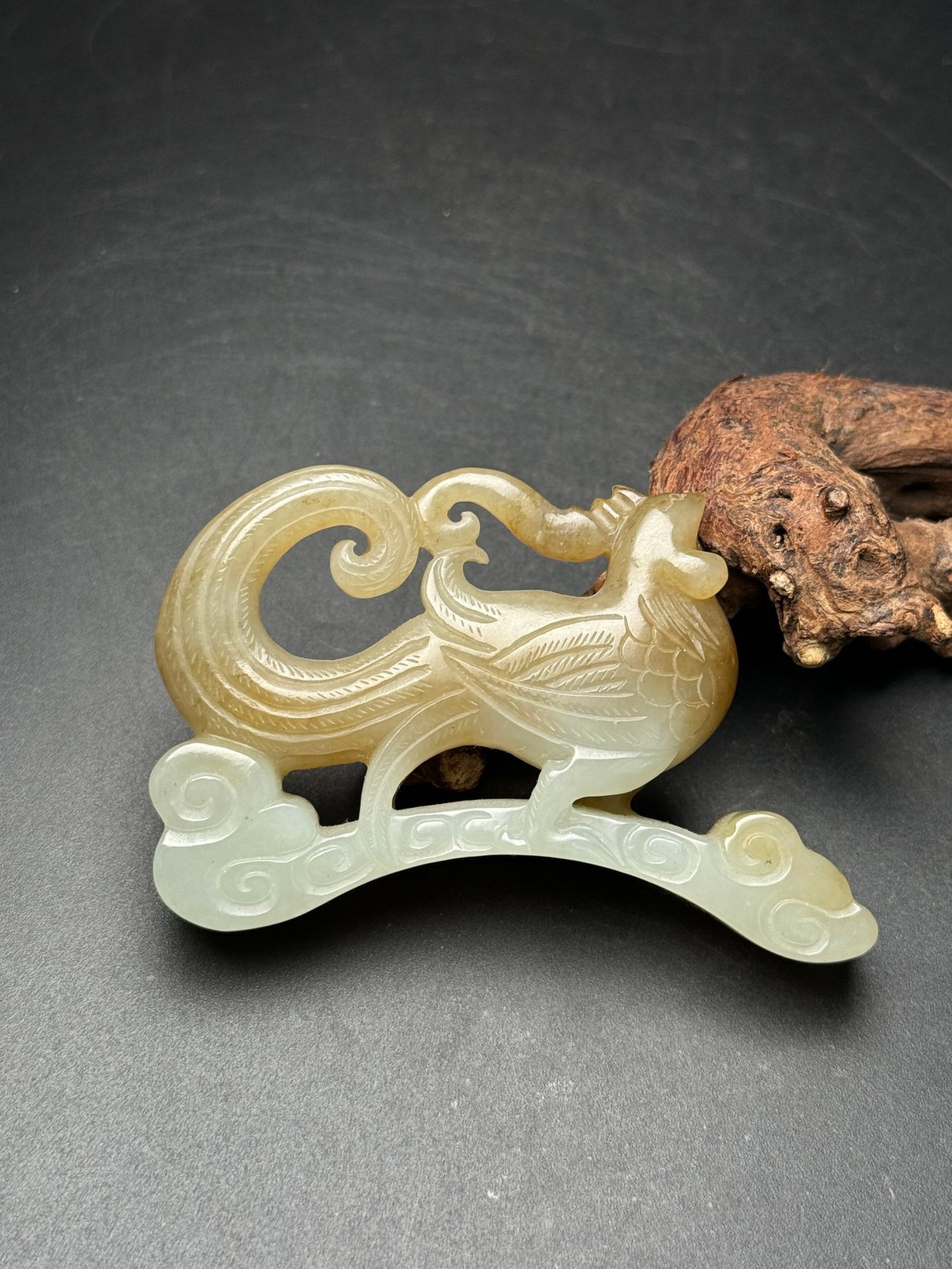 An Exquisite White Jade Rooster Ornament: An Exquisite White Jade Rooster Ornament,Qing Dynasty,China,Size:80mmx47mmx14mm,Weight:66g 白玉公鸡摆件,中国清代