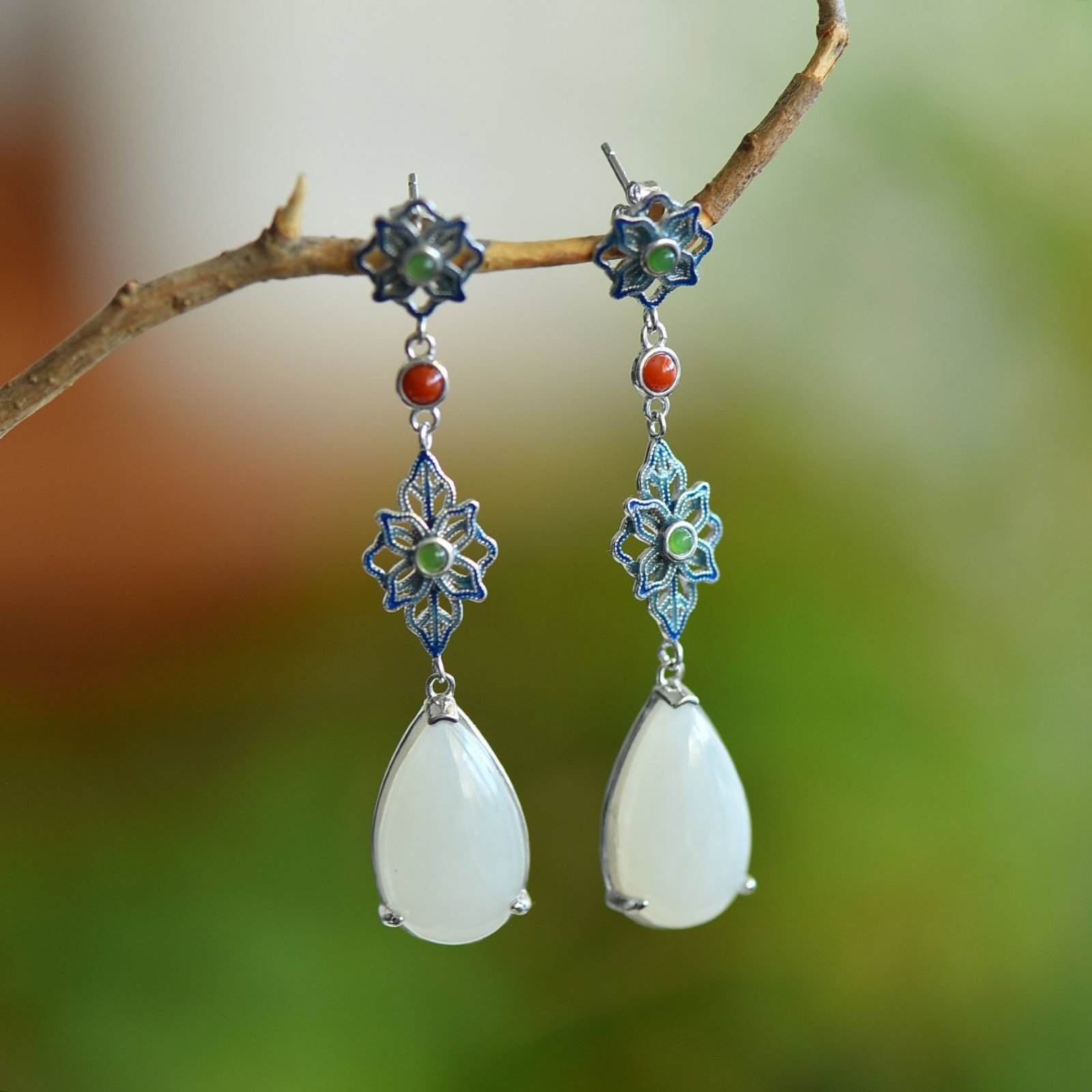 A Pair of Exquisite Sterling Silver Inlaid White Jade Enamel Earrings: A Pair of Exquisite Sterling Silver Inlaid White Jade Enamel Earrings 一对纯银镶白玉珐琅耳环