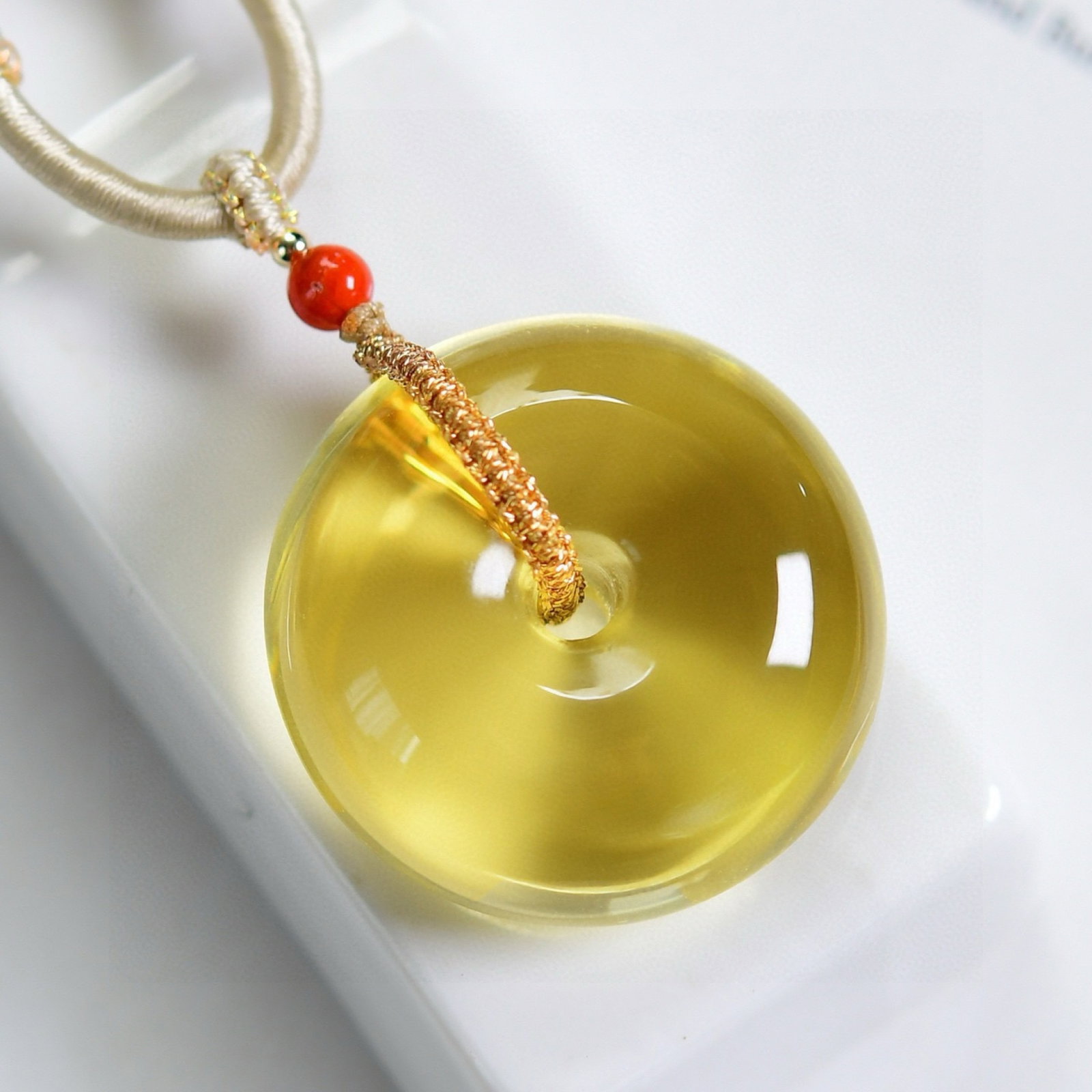 An Exquisite Crystal Pendant: An Exquisite Crystal Pendant,Size:30mmx15mm 水晶吊坠