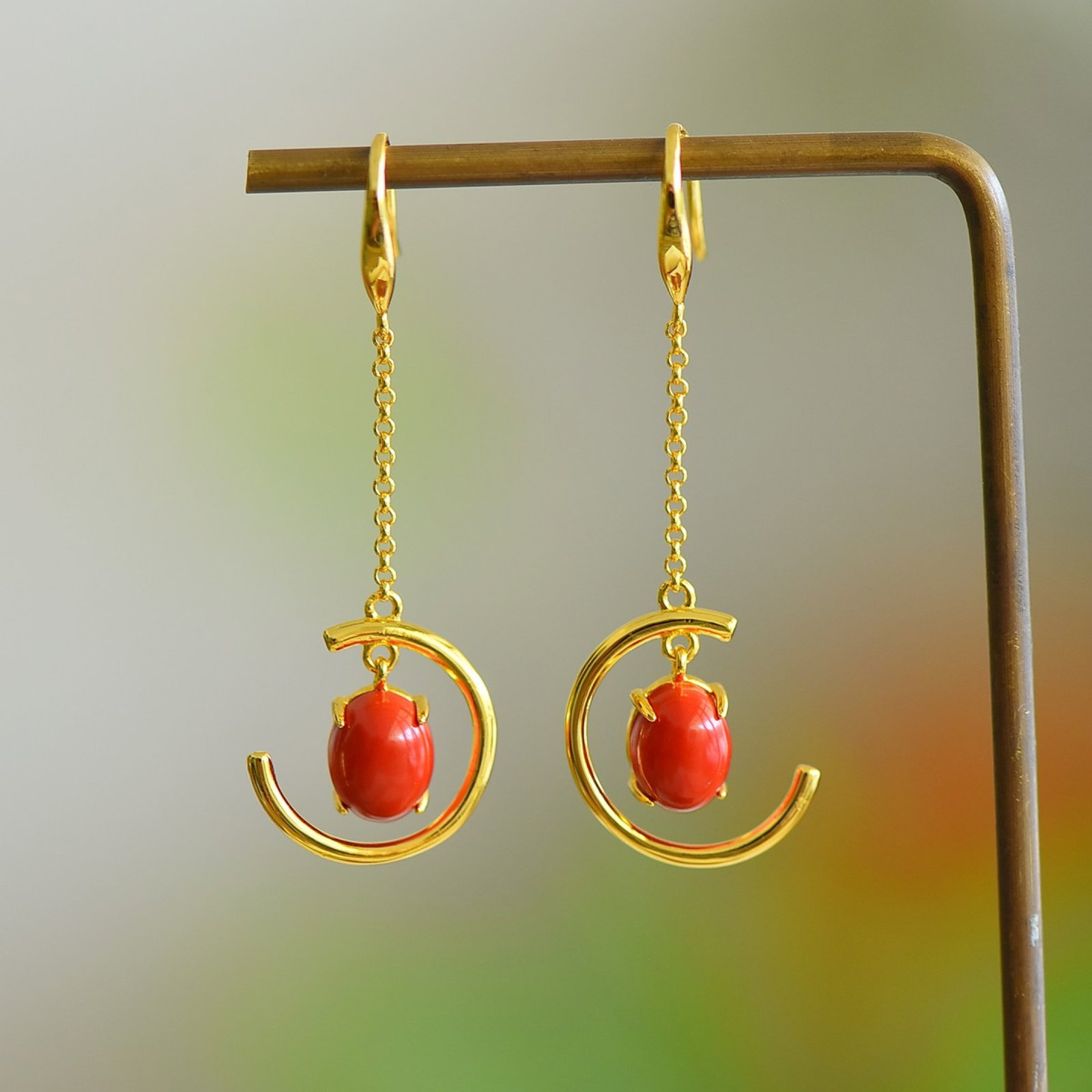 A Pair of Exquisite Sterling Silver-Gold Plated Inlaid Cinnabar Earrings: A Pair of Exquisite Sterling Silver-Gold Plated Inlaid Cinnabar Earrings,Size:7mmx9mm 寓意:花好月圆,比翼双飞 一对纯银