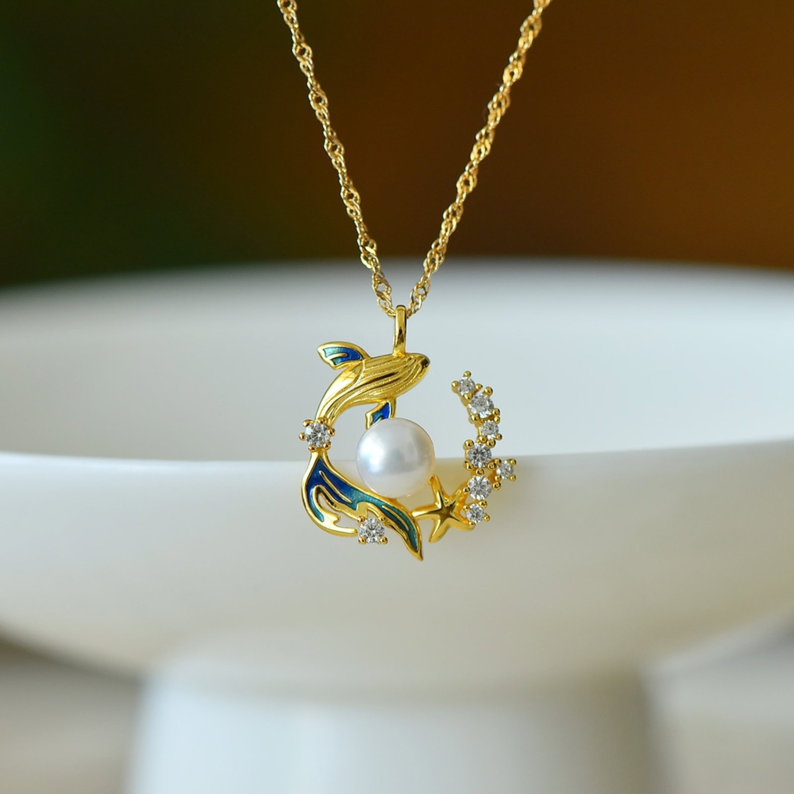 An Exquisite Sterling Silver-Gold Plated Inlaid Pearls Enamel Pendant,Inlaid Gems: An Exquisite Sterling Silver-Gold Plated Inlaid Pearls Enamel Pendant,Inlaid Gems Size:10mmx10mm 纯银镀金镶珍珠珐琅吊坠,嵌ऩ
