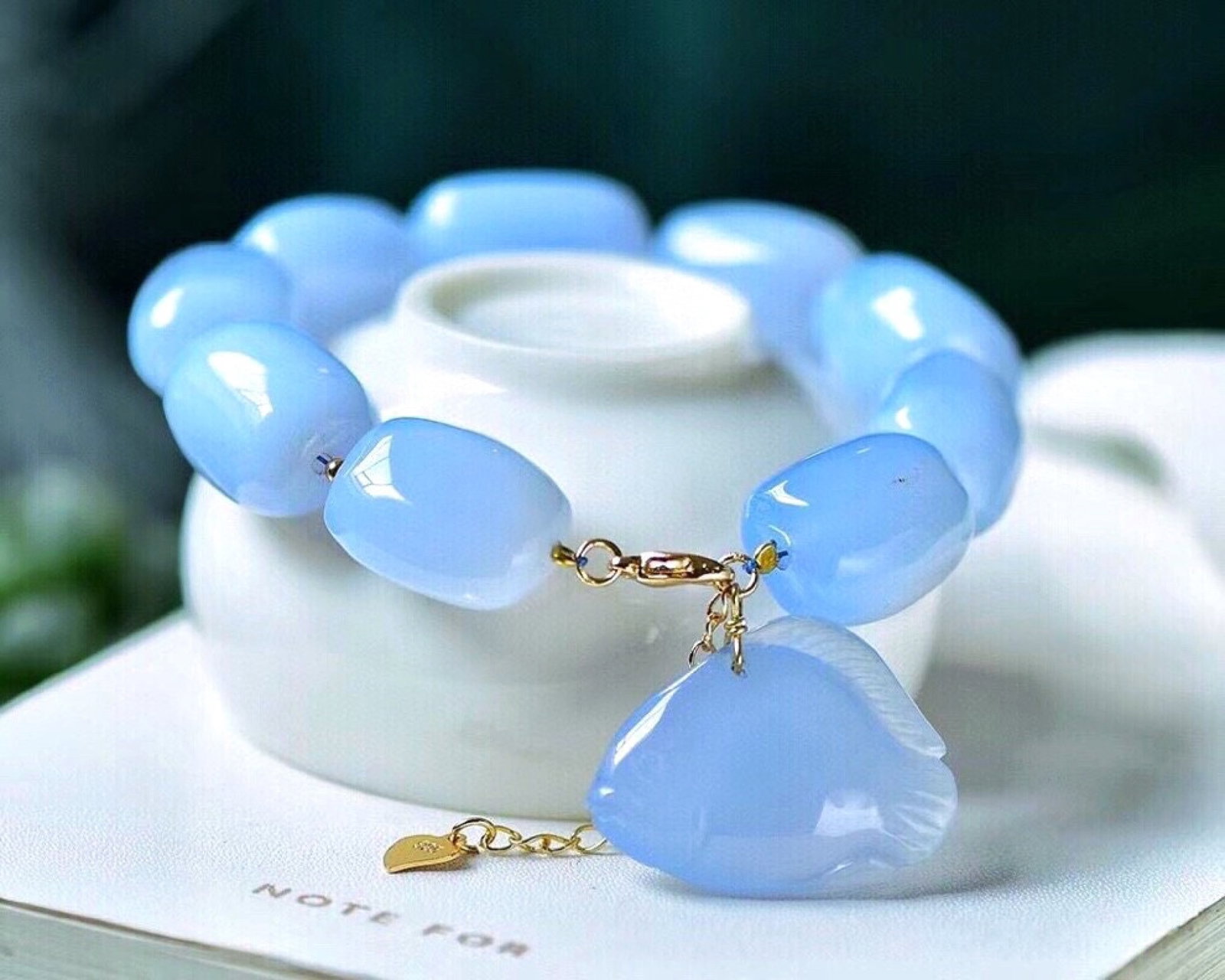An Exquisite Aquamarine Bracelets: An Exquisite Aquamarine Bracelets,Size: 21mmx15.5mmx13mm,Weight:60.6g 海蓝宝手串