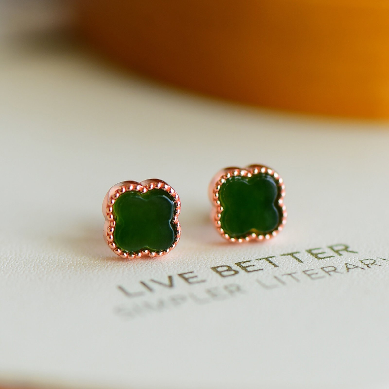 A Pair of Exquisite Sterling Silver-Gold Plated Inlaid Jasper Earrings: A Pair of Exquisite Sterling Silver-Gold Plated Inlaid Jasper Earrings,Size:8mmx8mm 一对纯银镀金镶碧玉耳钉