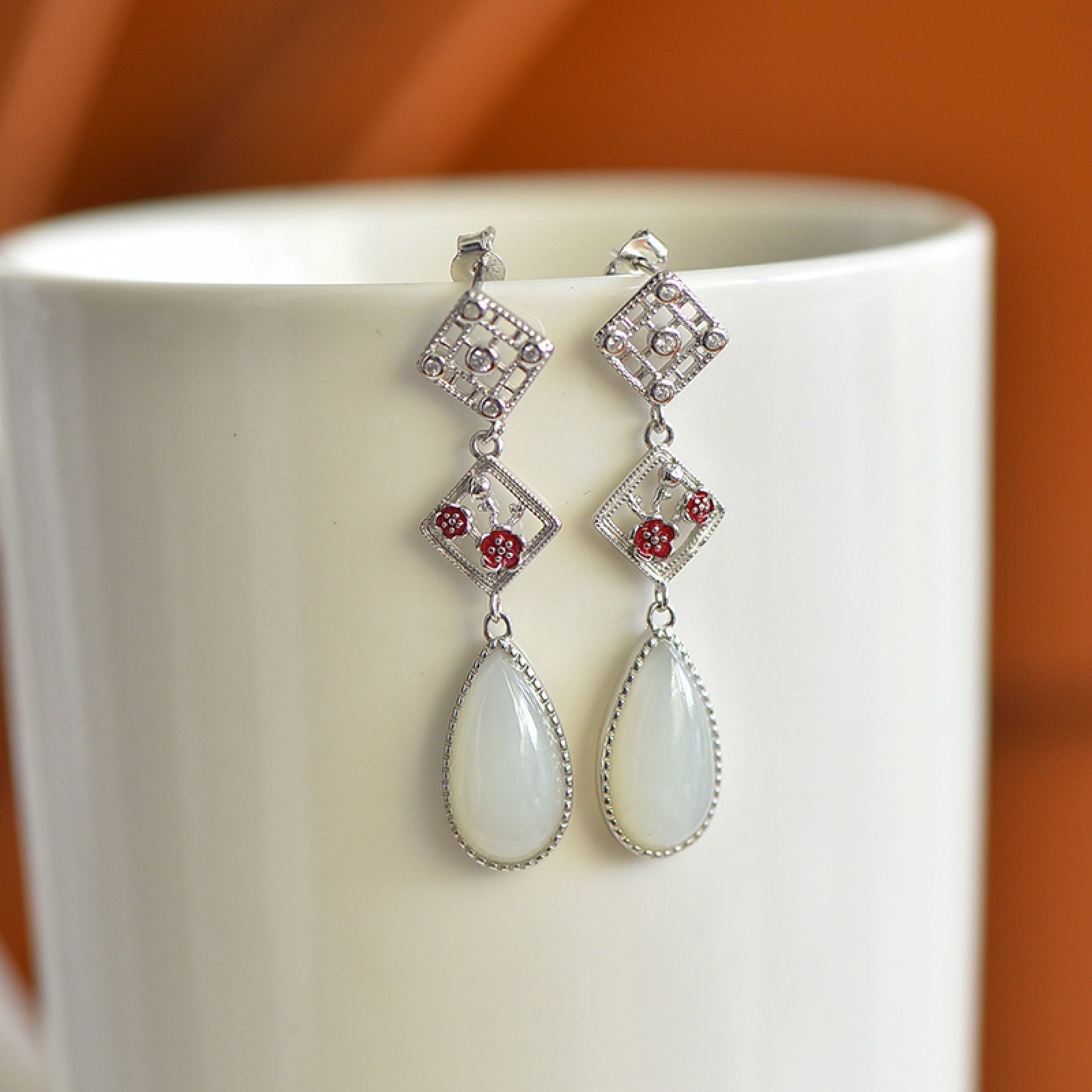 A Pair of Exquisite Sterling Silver Inlaid White Jade Earrings , Inlaid Diamonds: A Pair of Sterling Silver Inlaid White Jade Earrings , Inlaid Diamond , Size :8mmx16mms 一对纯银镶白玉耳环,嵌钻石,尺ल